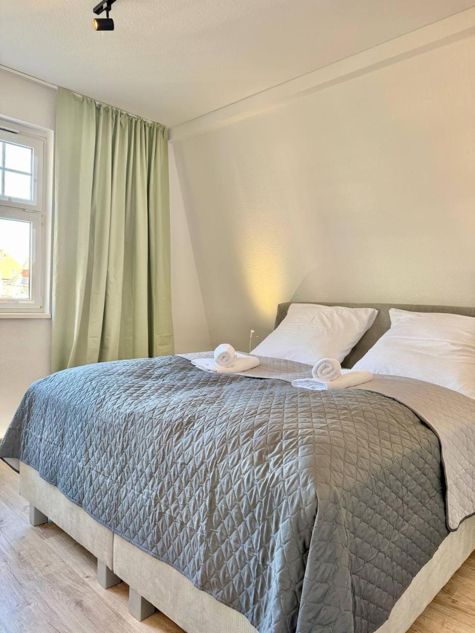 Helles Ferienhaus super zentral mit gratis Stellplätzen N162
