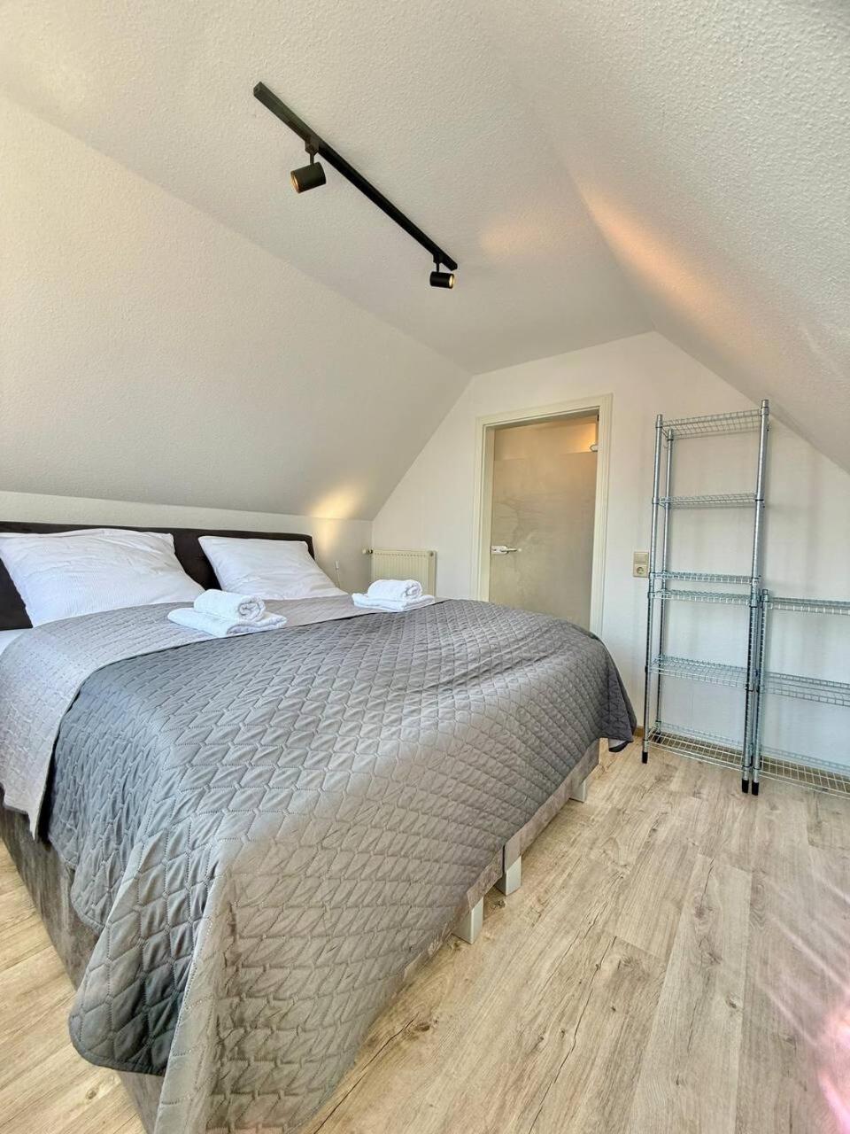 Helles Ferienhaus super zentral mit gratis Stellplätzen N162