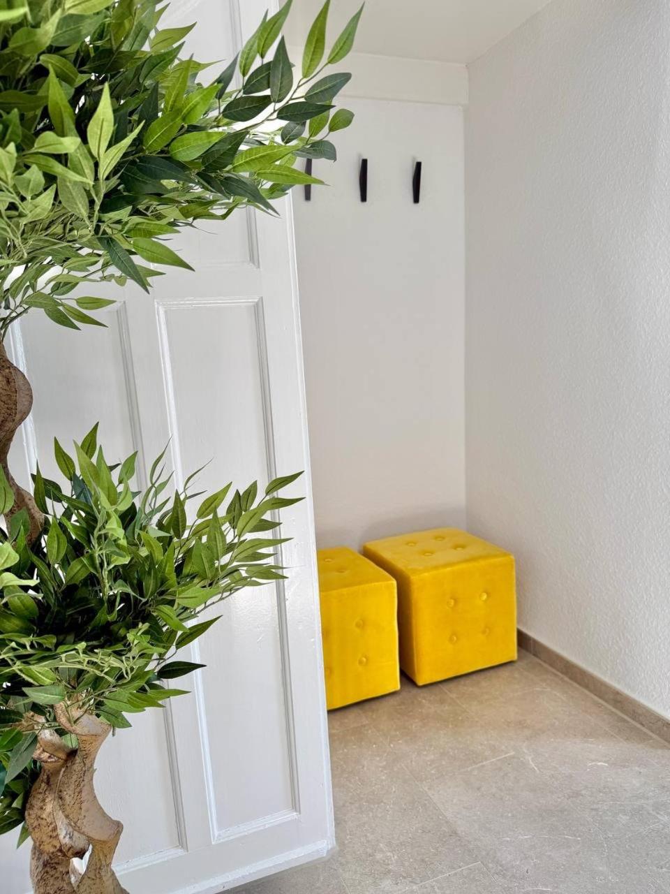 Helles Ferienhaus super zentral mit gratis Stellplätzen N162