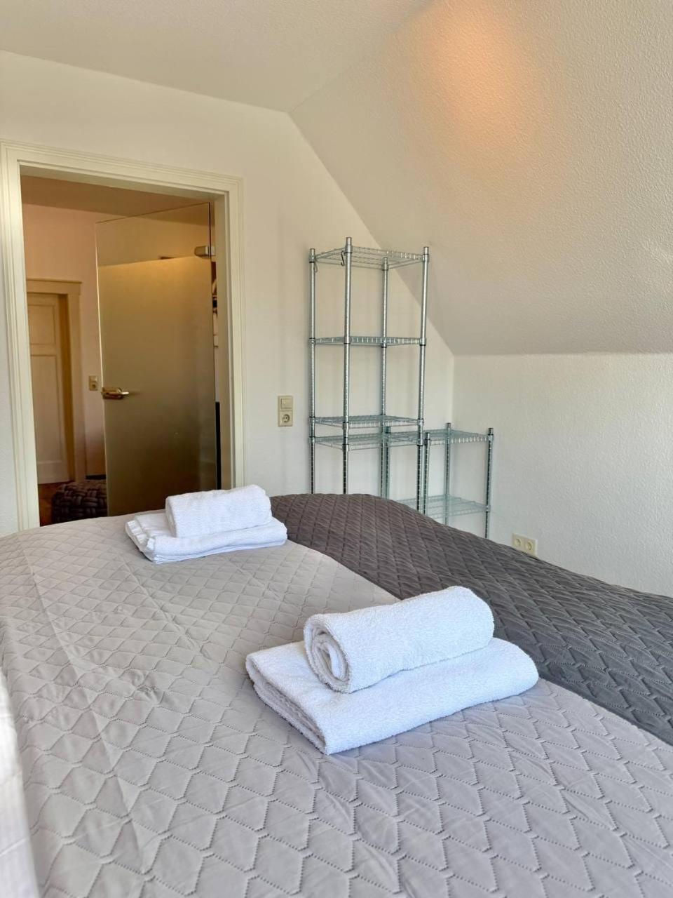 Helles Ferienhaus super zentral mit gratis Stellplätzen N162