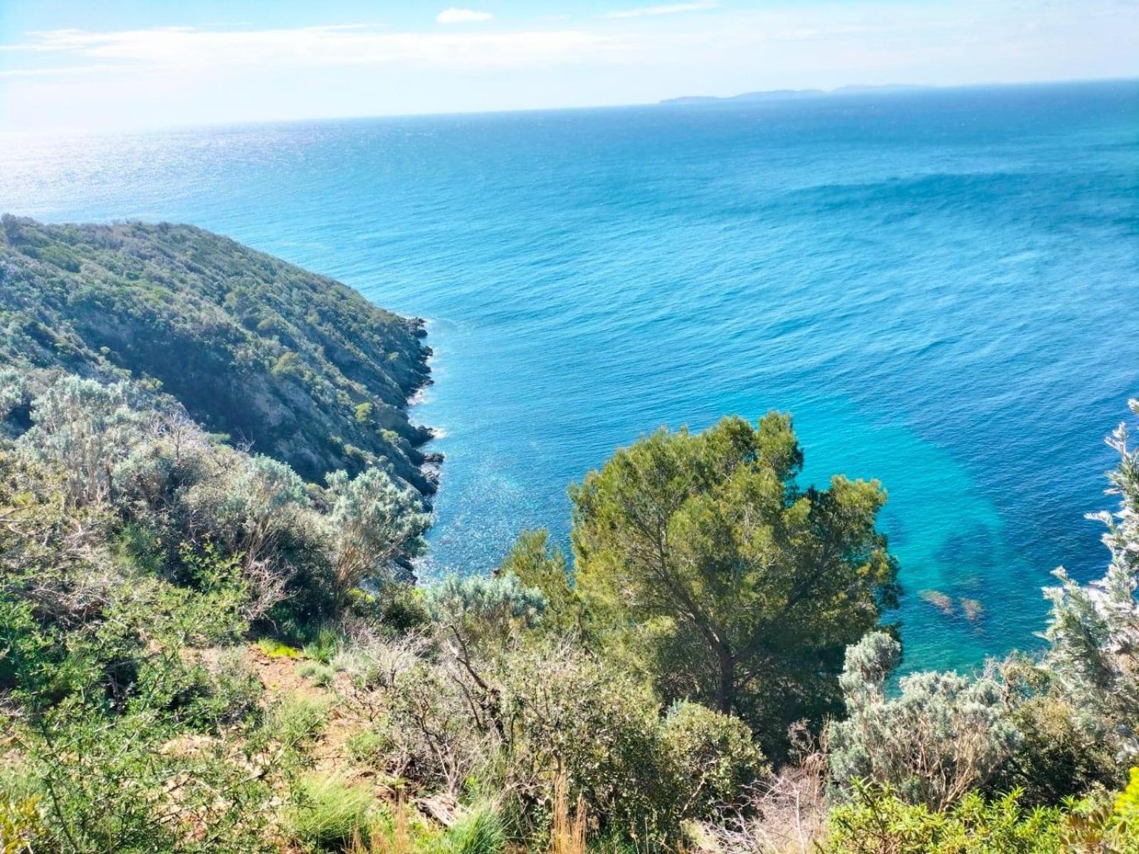 STUDIO POOL HOUSE 2 ETOILES VUE MER PANORAMIQUE AMAZING SEA VIEW WIFI LINGE LINEN INCLUS AIRCONDITIOn