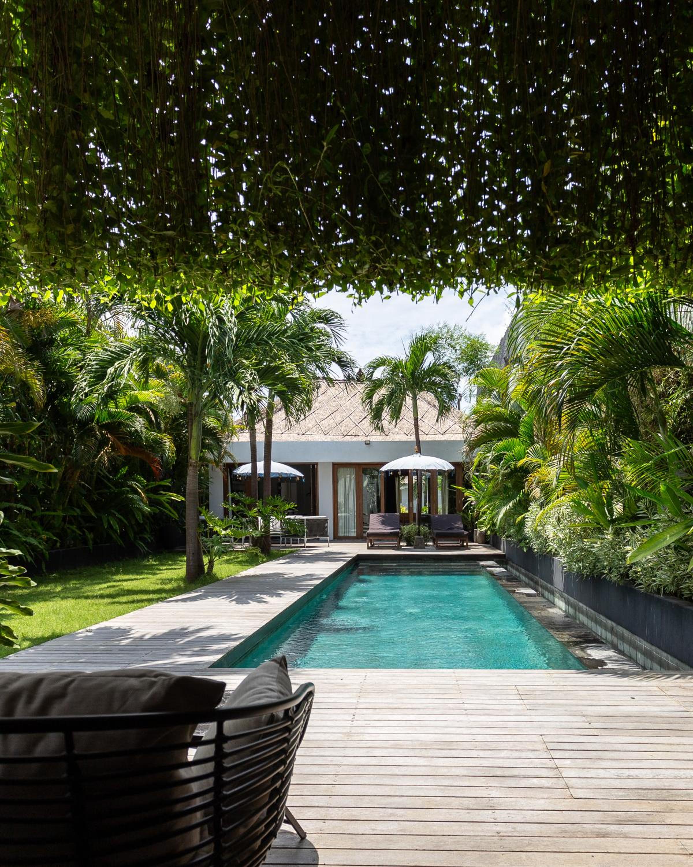 Villa Ilo Umalas Spacious 3-Bedroom Oasis with Huge Pool & Garden