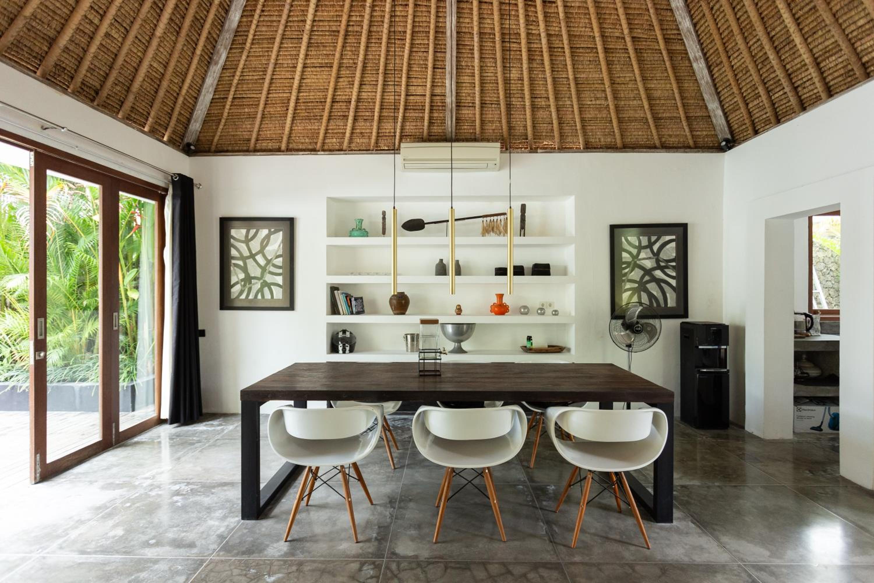 Villa Ilo Umalas Spacious 3-Bedroom Oasis with Huge Pool & Garden