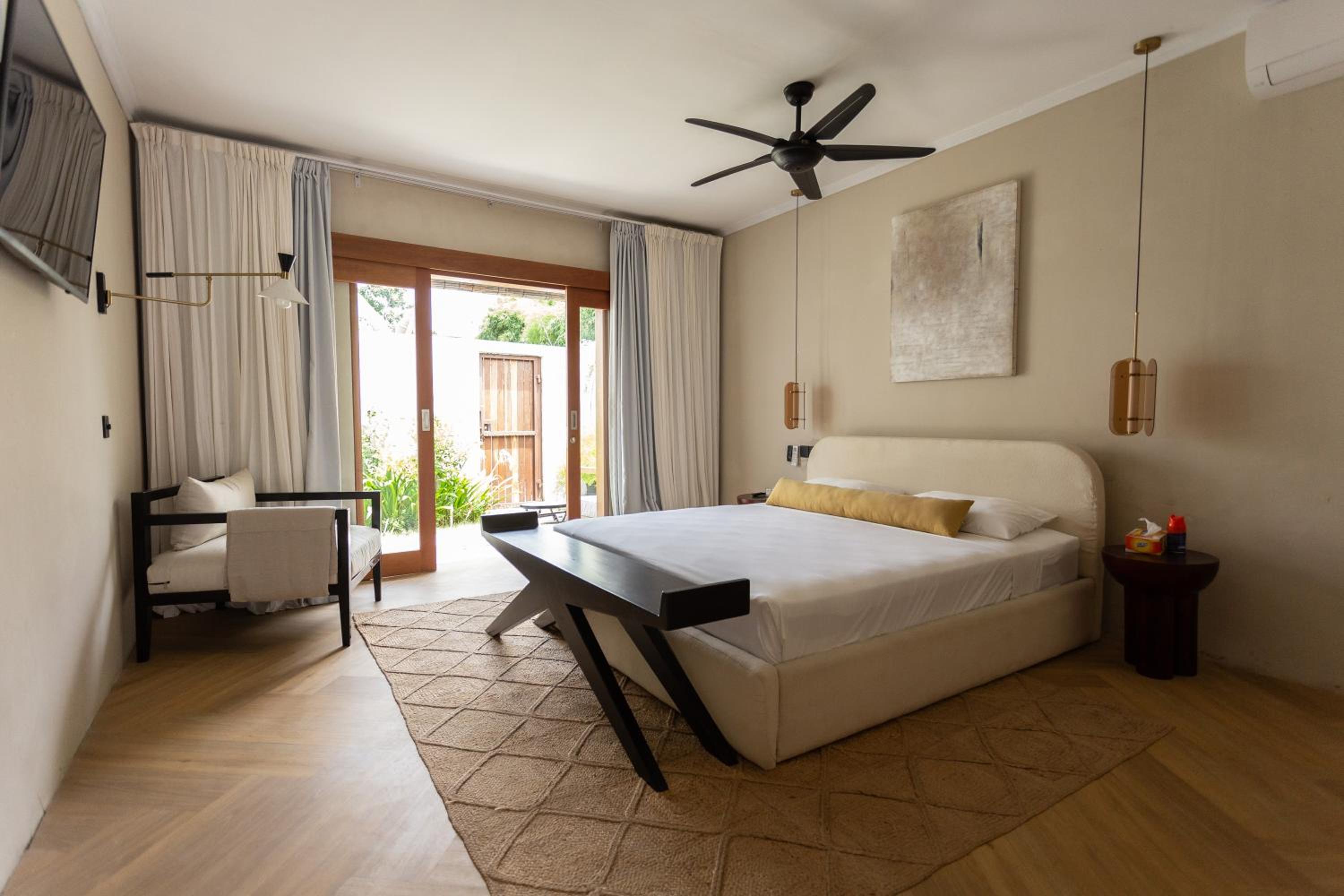 Villa Ilo Umalas Spacious 3-Bedroom Oasis with Huge Pool & Garden
