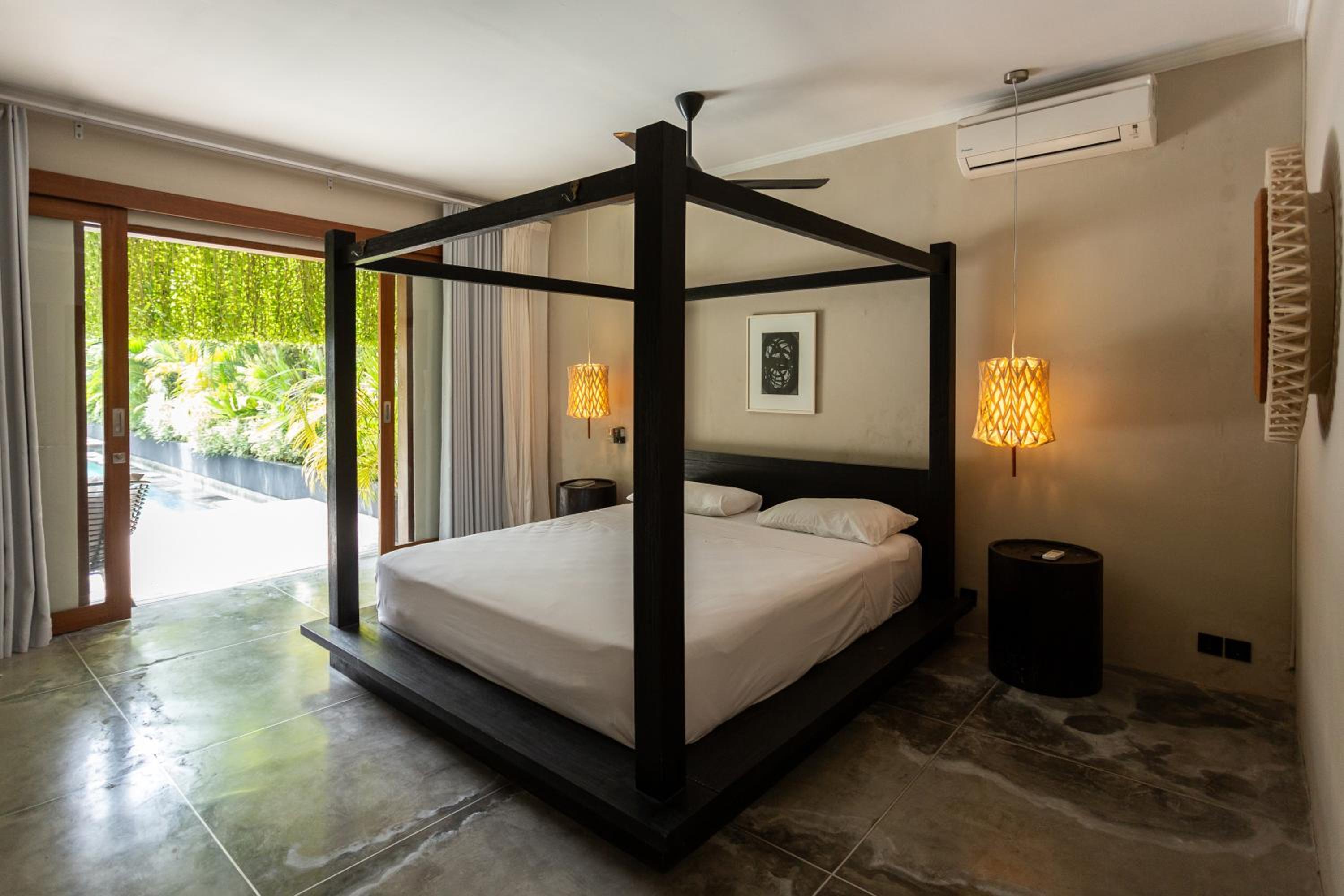Villa Ilo Umalas Spacious 3-Bedroom Oasis with Huge Pool & Garden