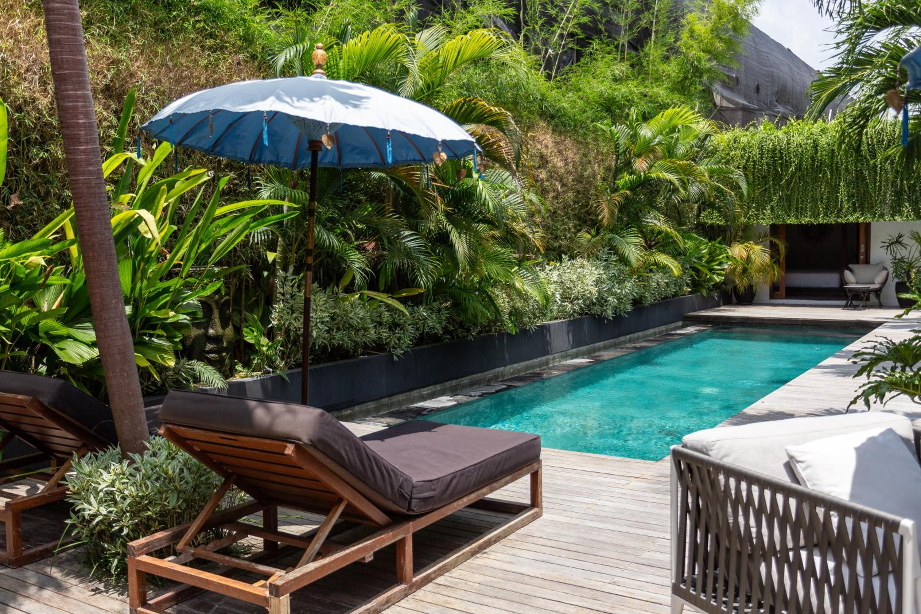 Villa Ilo Umalas Spacious 3-Bedroom Oasis with Huge Pool & Garden
