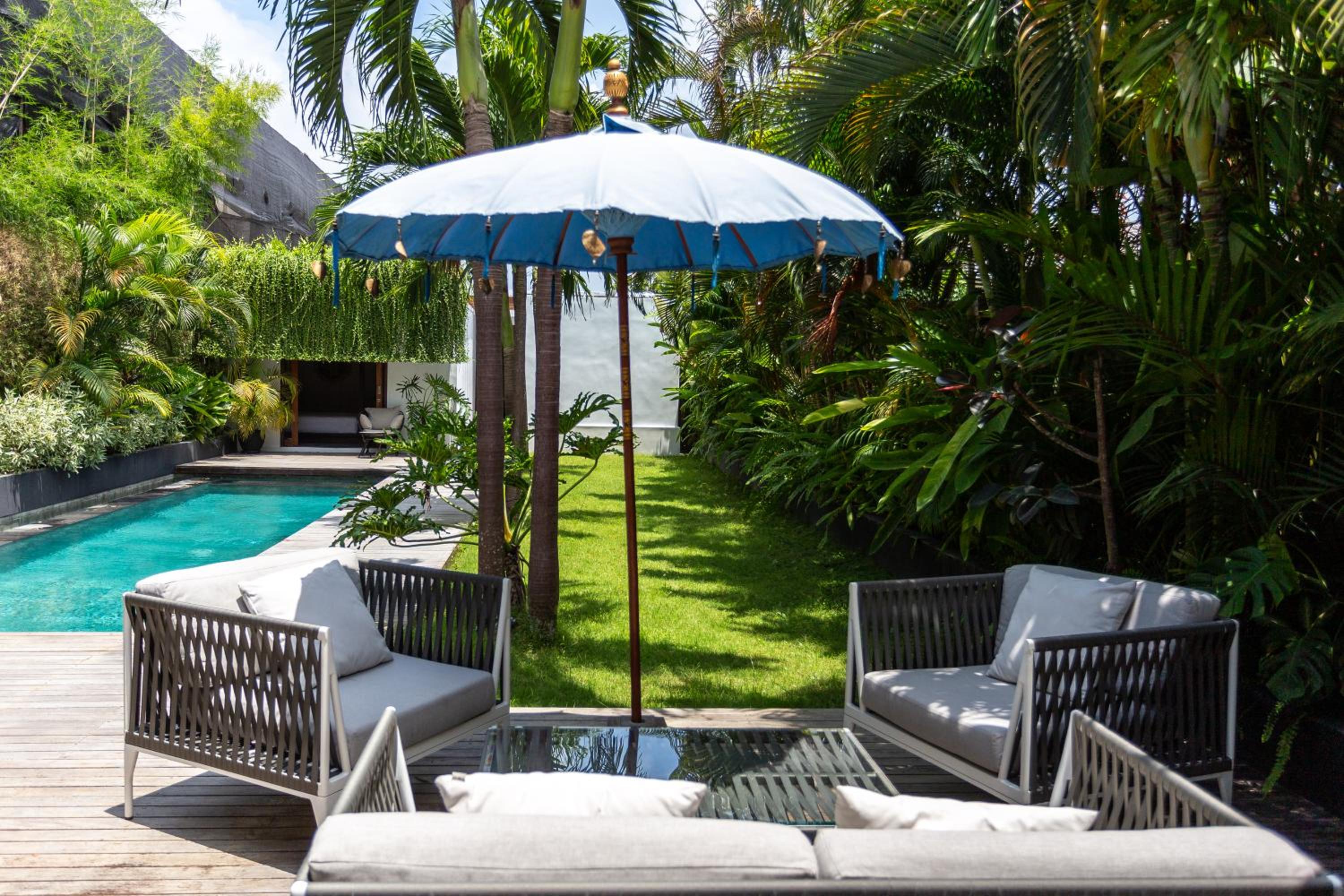 Villa Ilo Umalas Spacious 3-Bedroom Oasis with Huge Pool & Garden