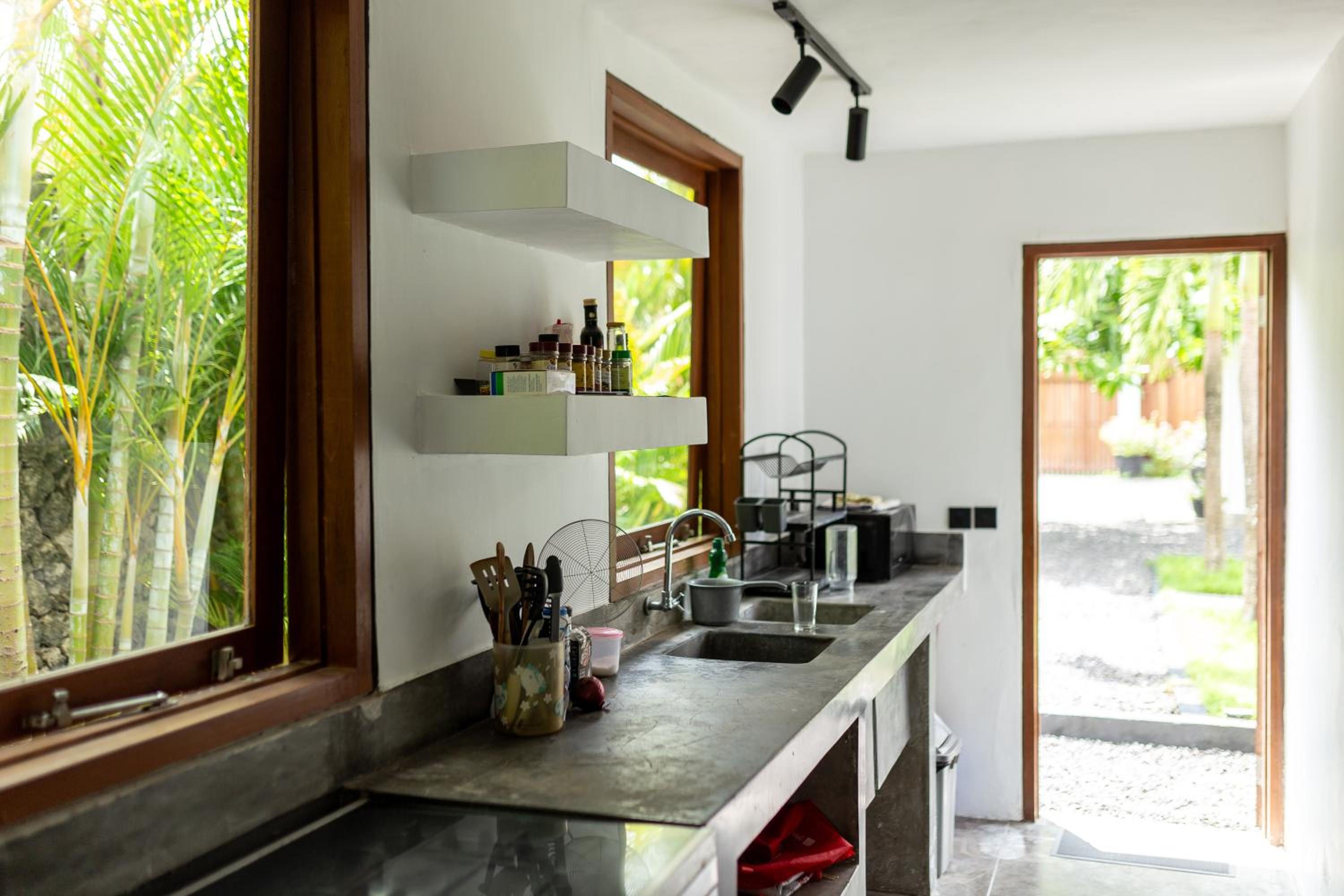 Villa Ilo Umalas Spacious 3-Bedroom Oasis with Huge Pool & Garden
