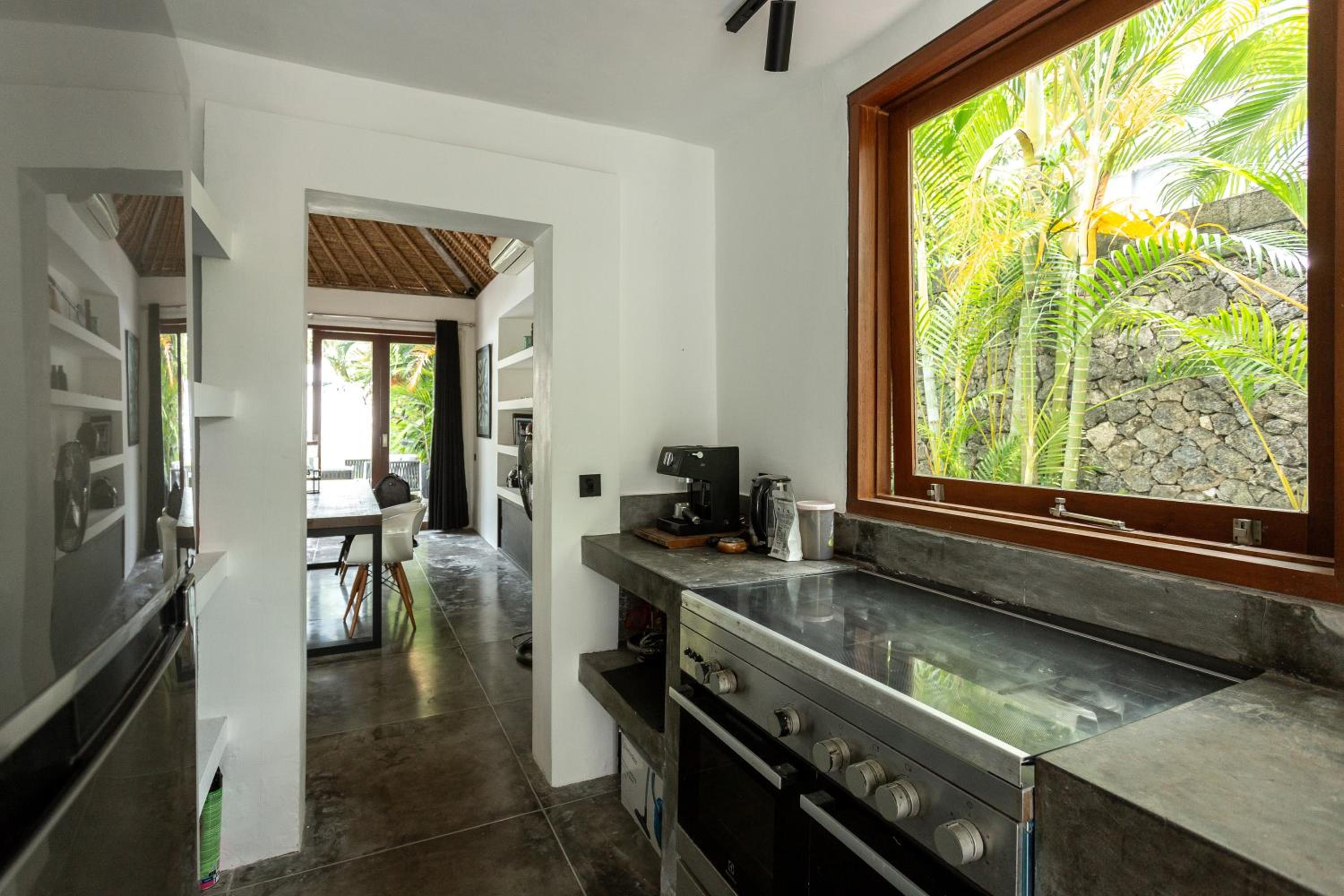 Villa Ilo Umalas Spacious 3-Bedroom Oasis with Huge Pool & Garden