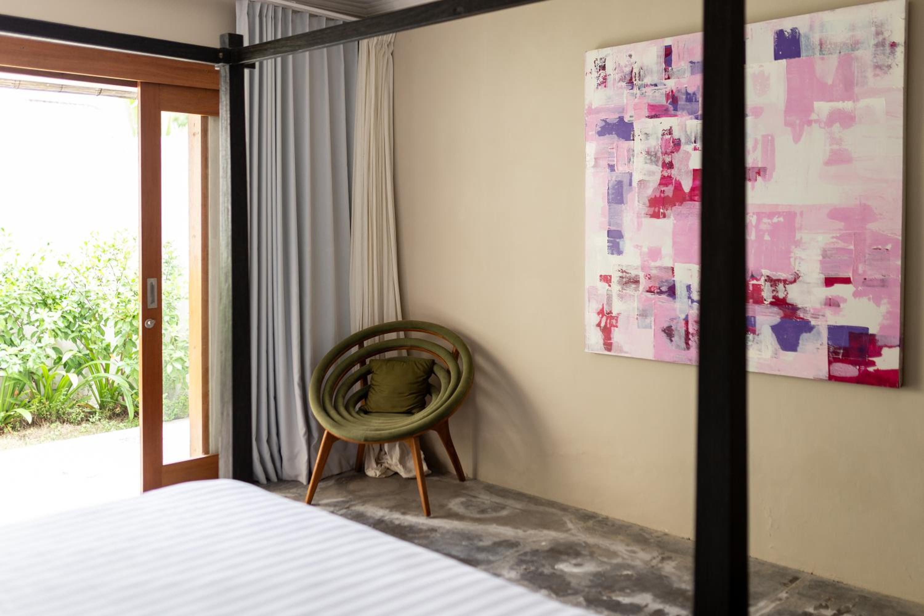 Villa Ilo Umalas Spacious 3-Bedroom Oasis with Huge Pool & Garden