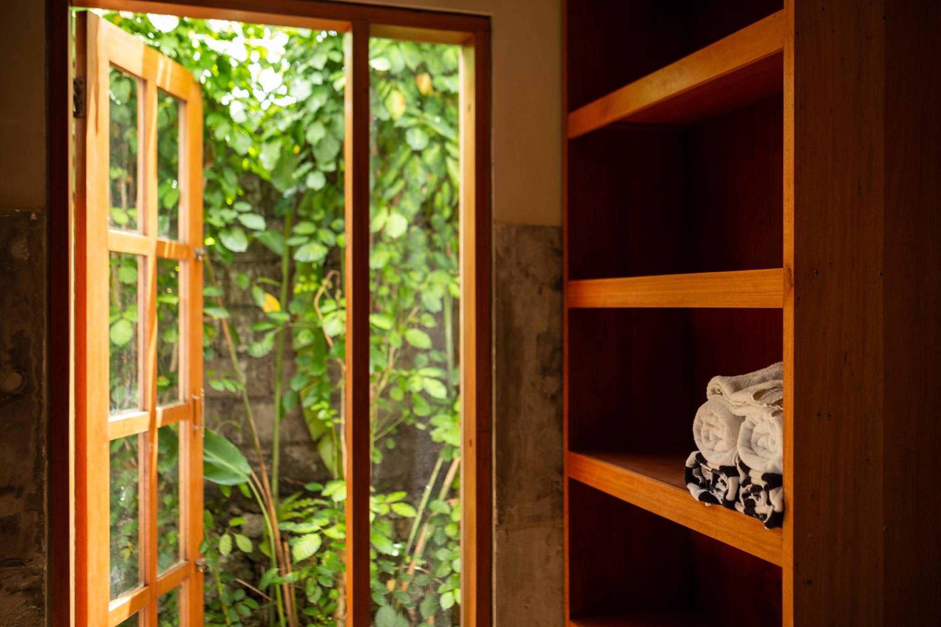 Villa Ilo Umalas Spacious 3-Bedroom Oasis with Huge Pool & Garden