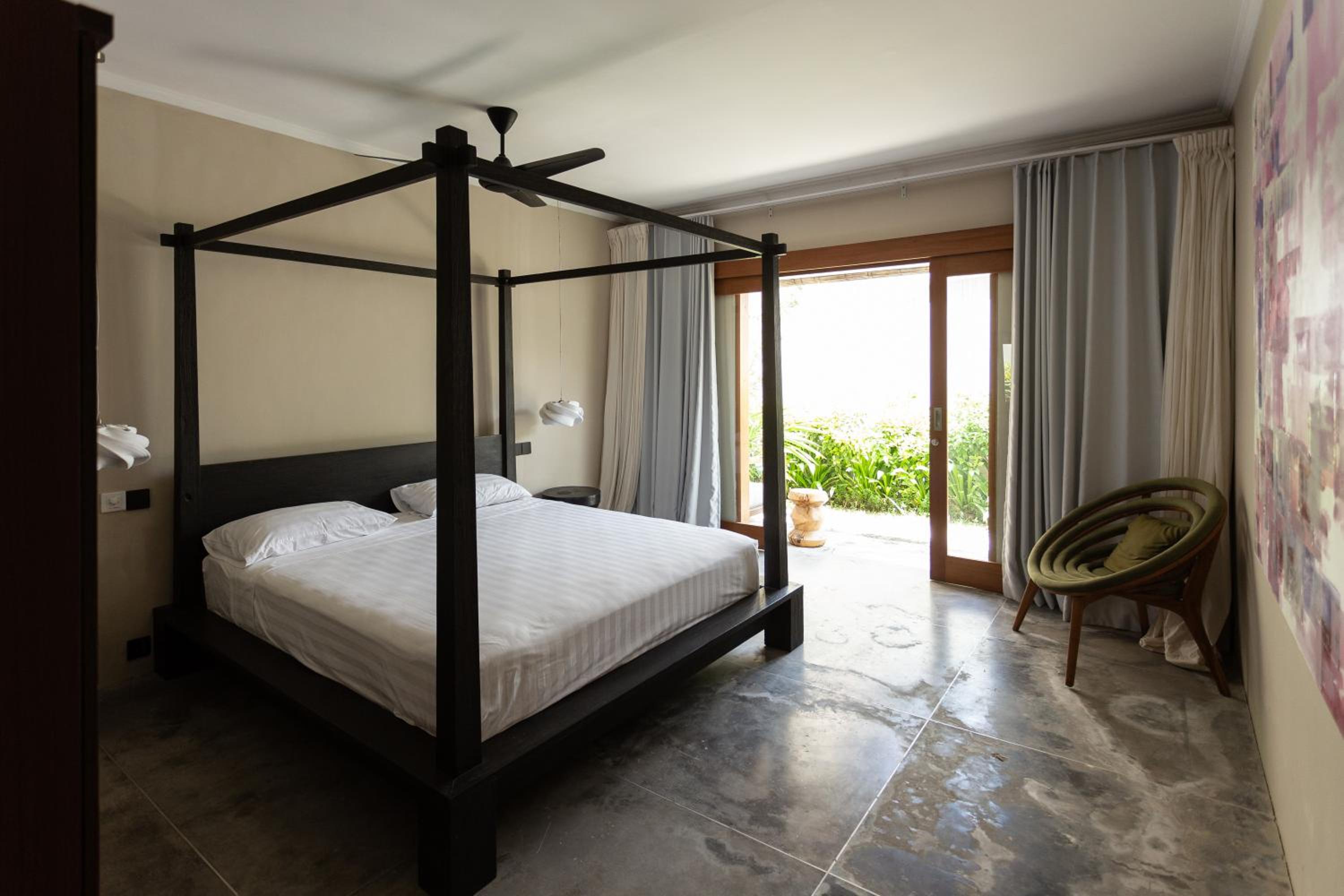 Villa Ilo Umalas Spacious 3-Bedroom Oasis with Huge Pool & Garden