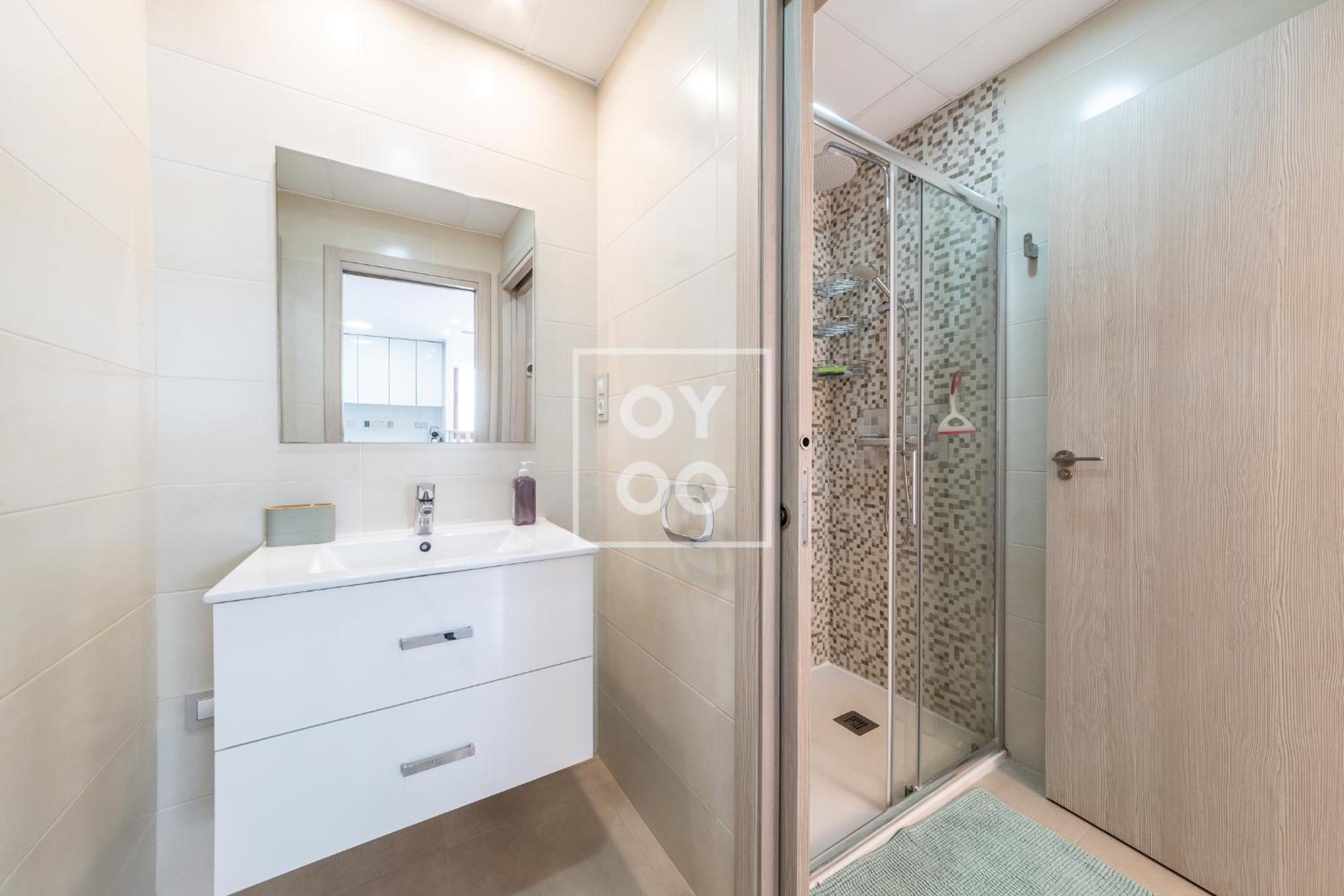 La Brisa del Mar apt with sea view, terrace, pool - by OYOOSTAYS