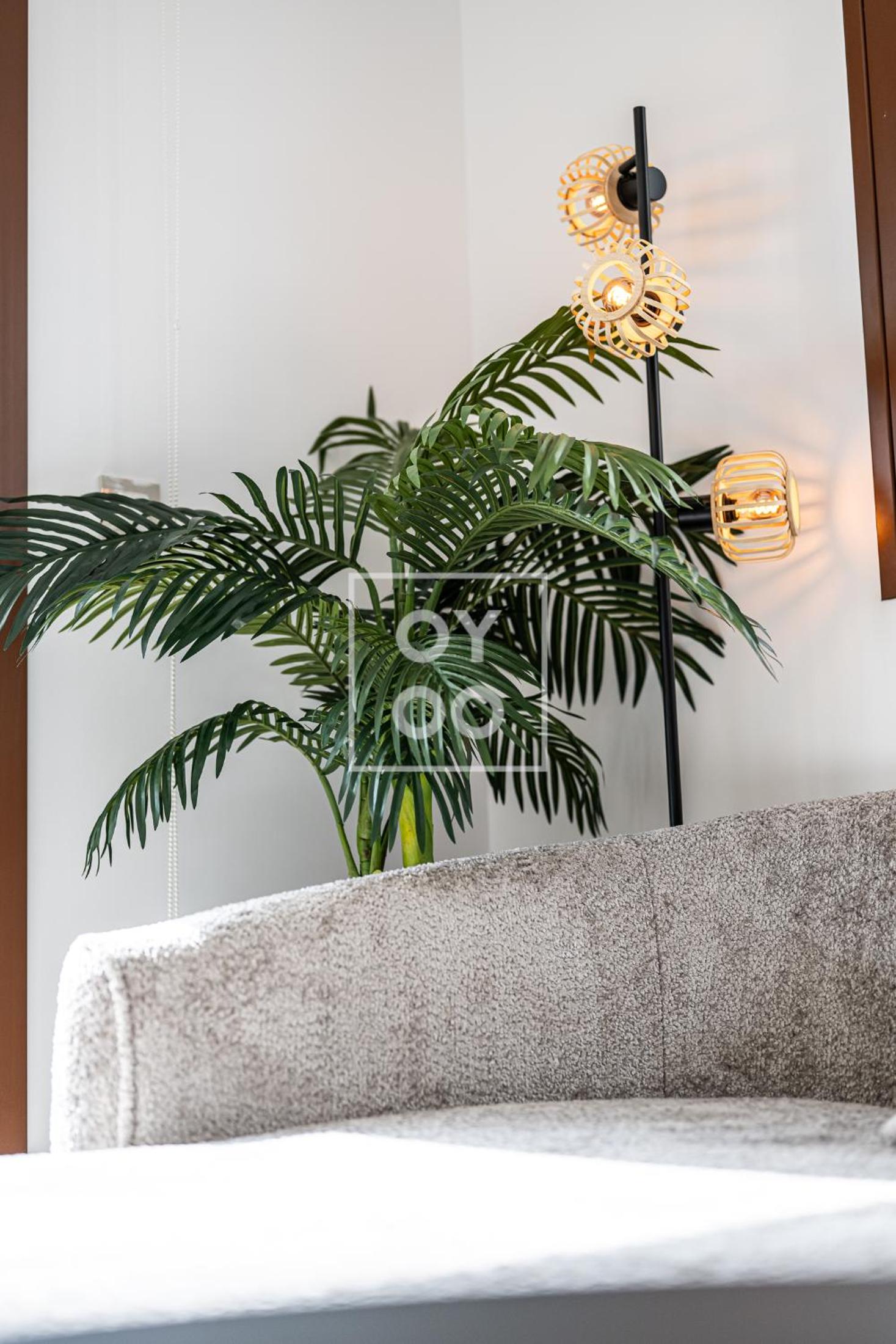 La Brisa del Mar apt with sea view, terrace, pool - by OYOOSTAYS