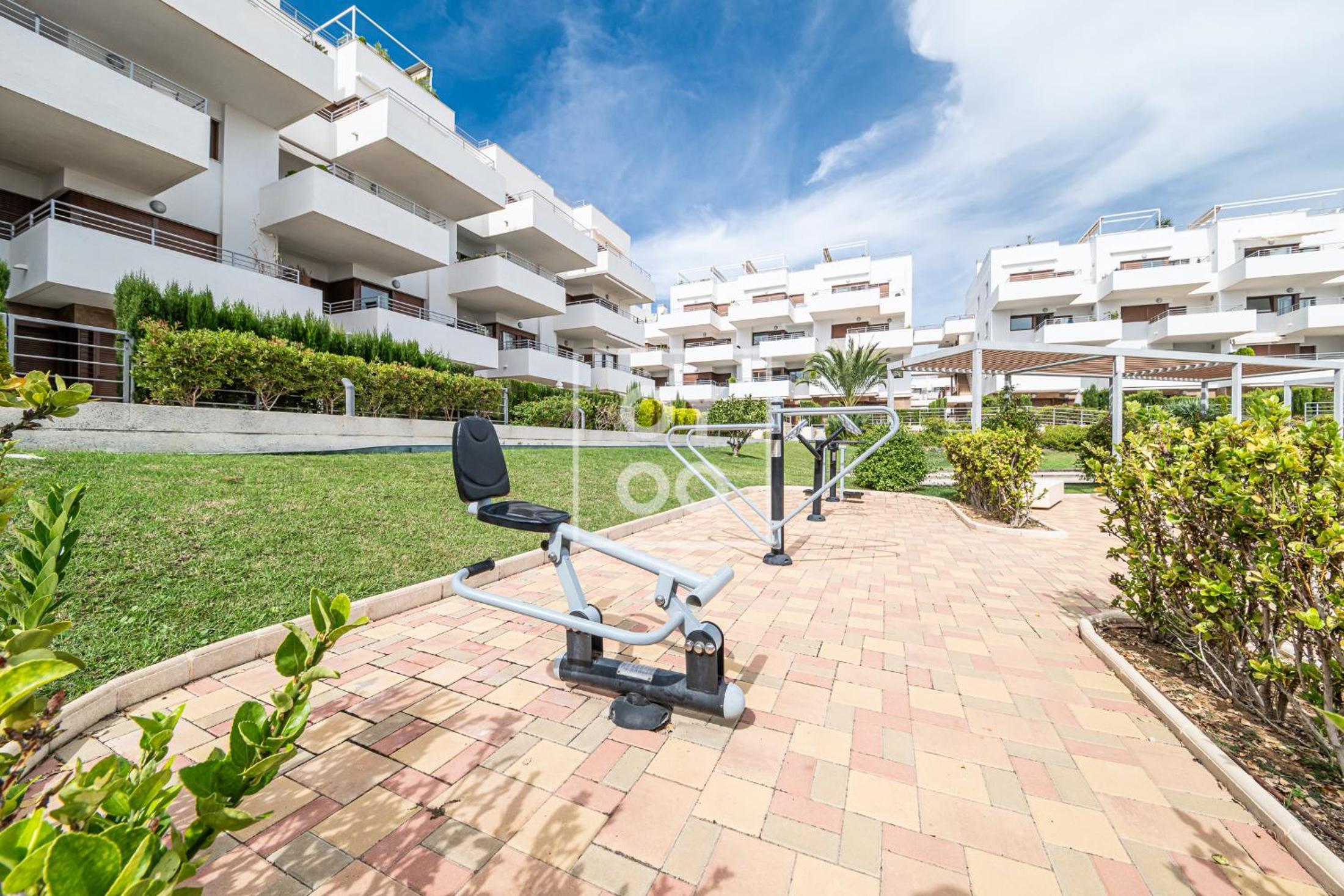 La Brisa del Mar apt with sea view, terrace, pool - by OYOOSTAYS