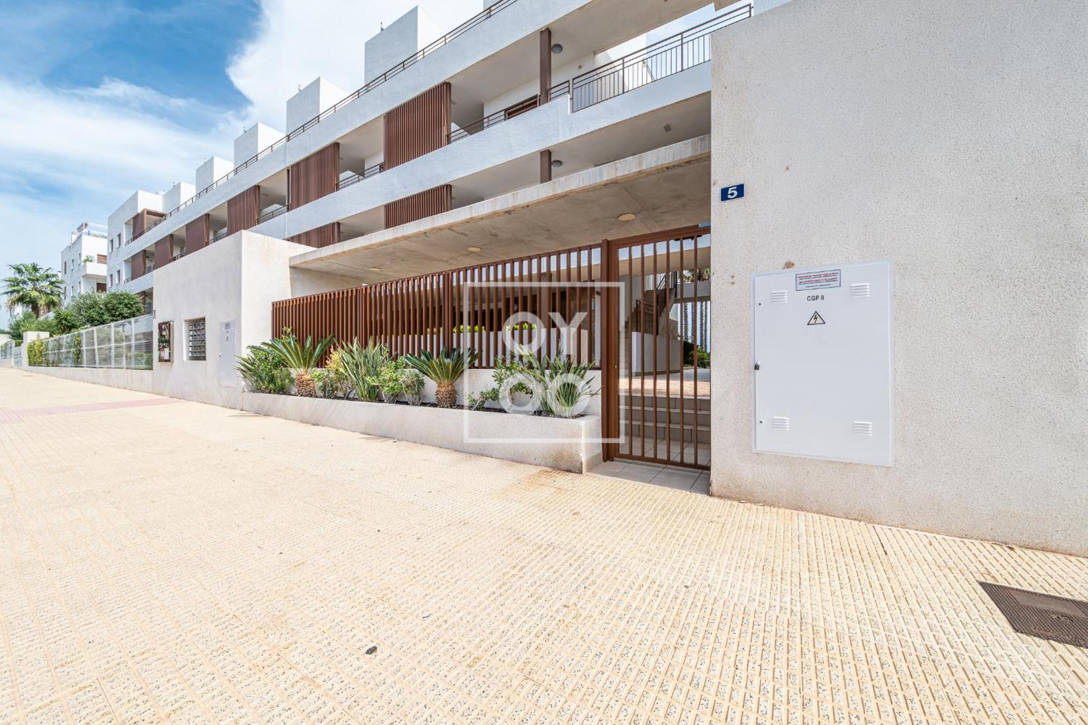 La Brisa del Mar apt with sea view, terrace, pool - by OYOOSTAYS