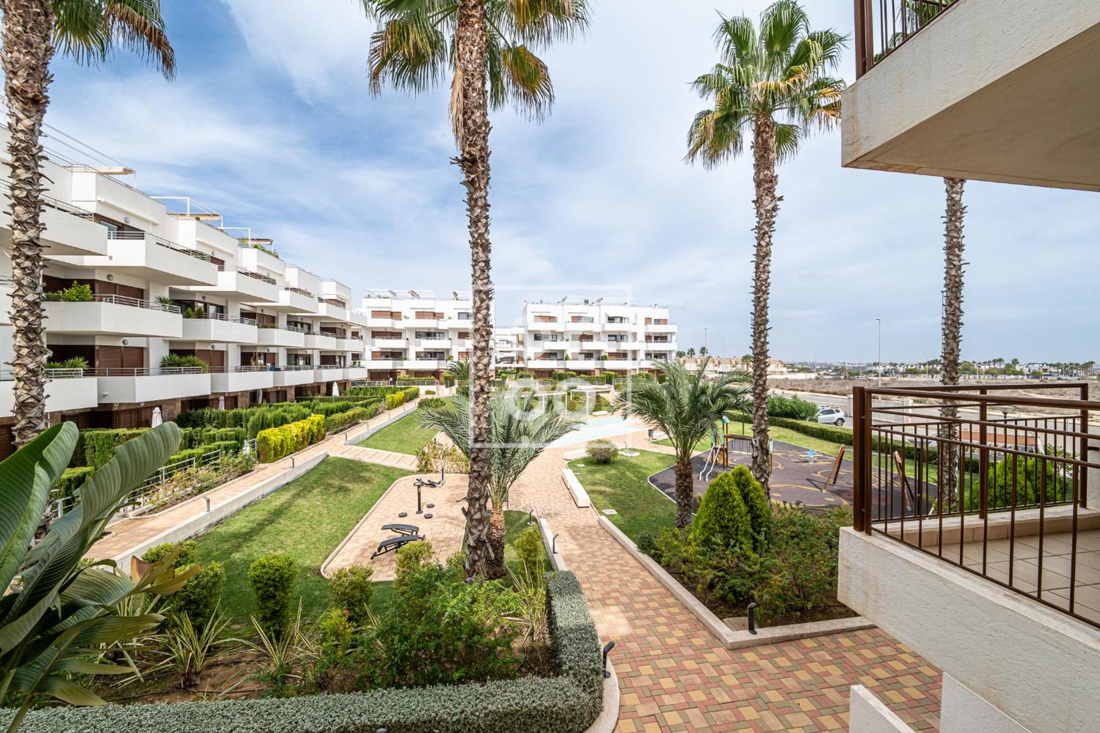 La Brisa del Mar apt with sea view, terrace, pool - by OYOOSTAYS