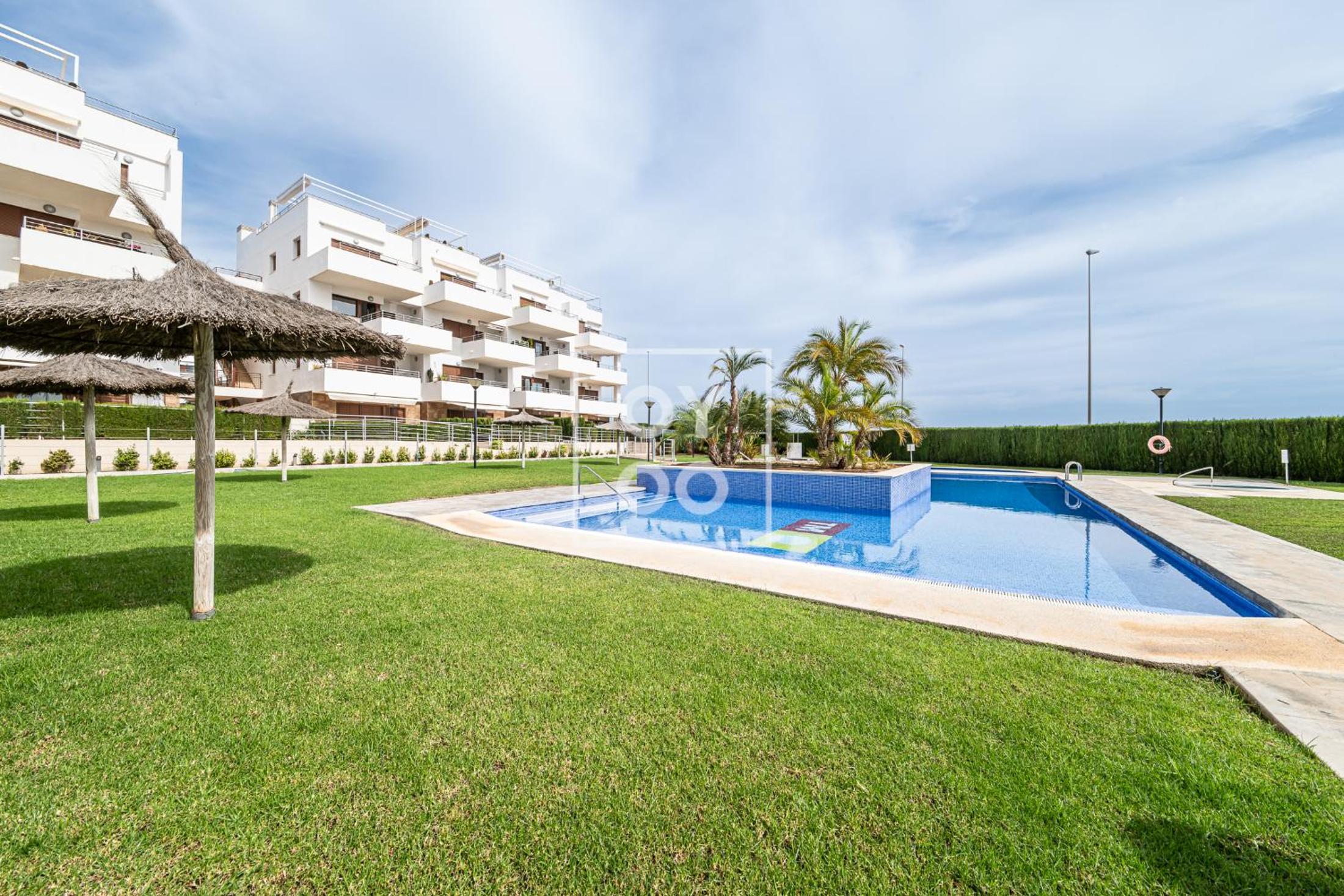 La Brisa del Mar apt with sea view, terrace, pool - by OYOOSTAYS