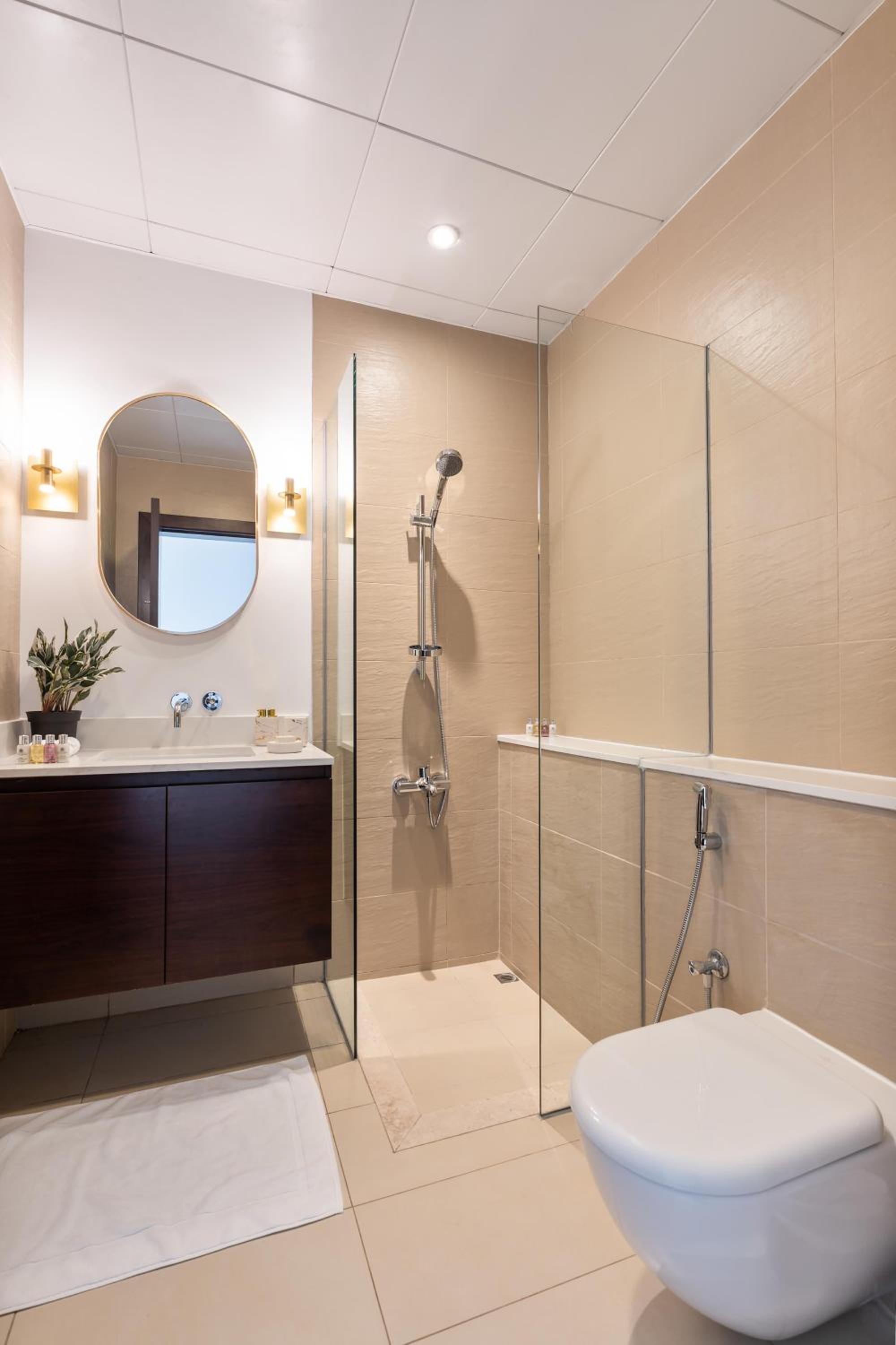 Burj Alarab & Atlantis Palm Sea view, Beachfront, peaceful 3 Bedroom Apartment TIARA Residence with Pool, fast Wifi