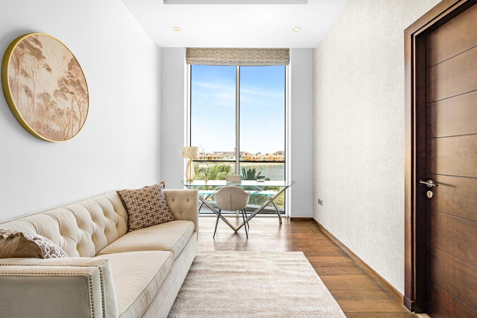 Burj Alarab & Atlantis Palm Sea view, Beachfront, peaceful 3 Bedroom Apartment TIARA Residence with Pool, fast Wifi