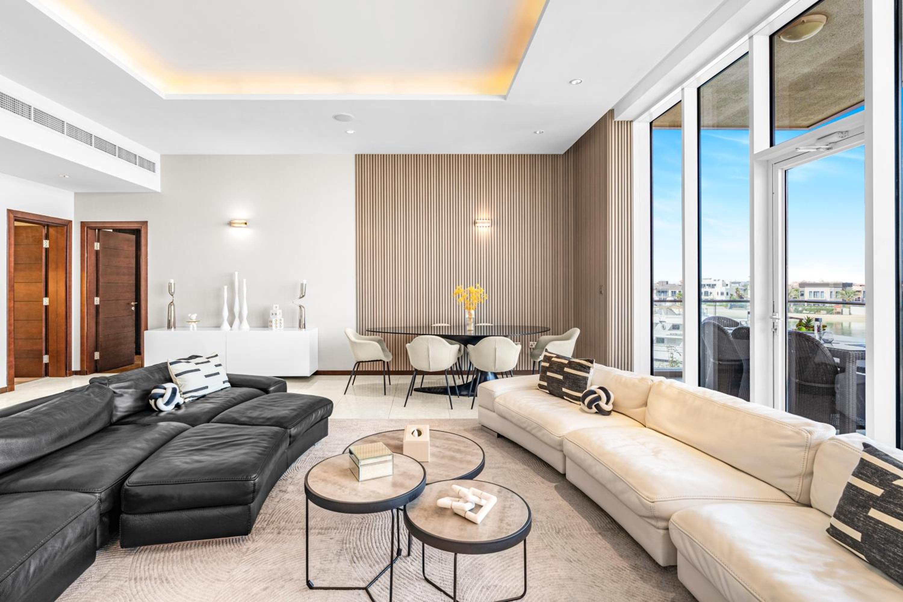 Burj Alarab & Atlantis Palm Sea view, Beachfront, peaceful 3 Bedroom Apartment TIARA Residence with Pool, fast Wifi