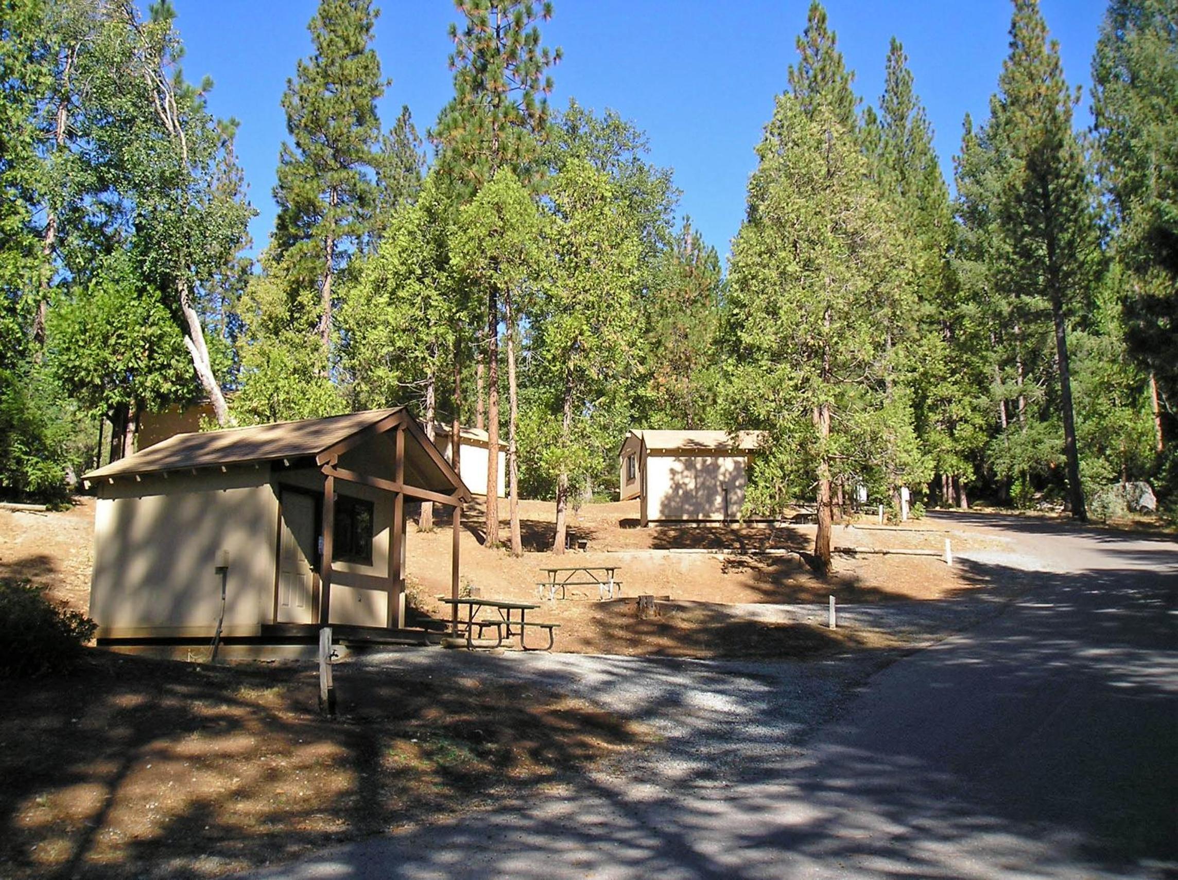Yosemite Lakes Bunkhouse Cabin 34 view 2