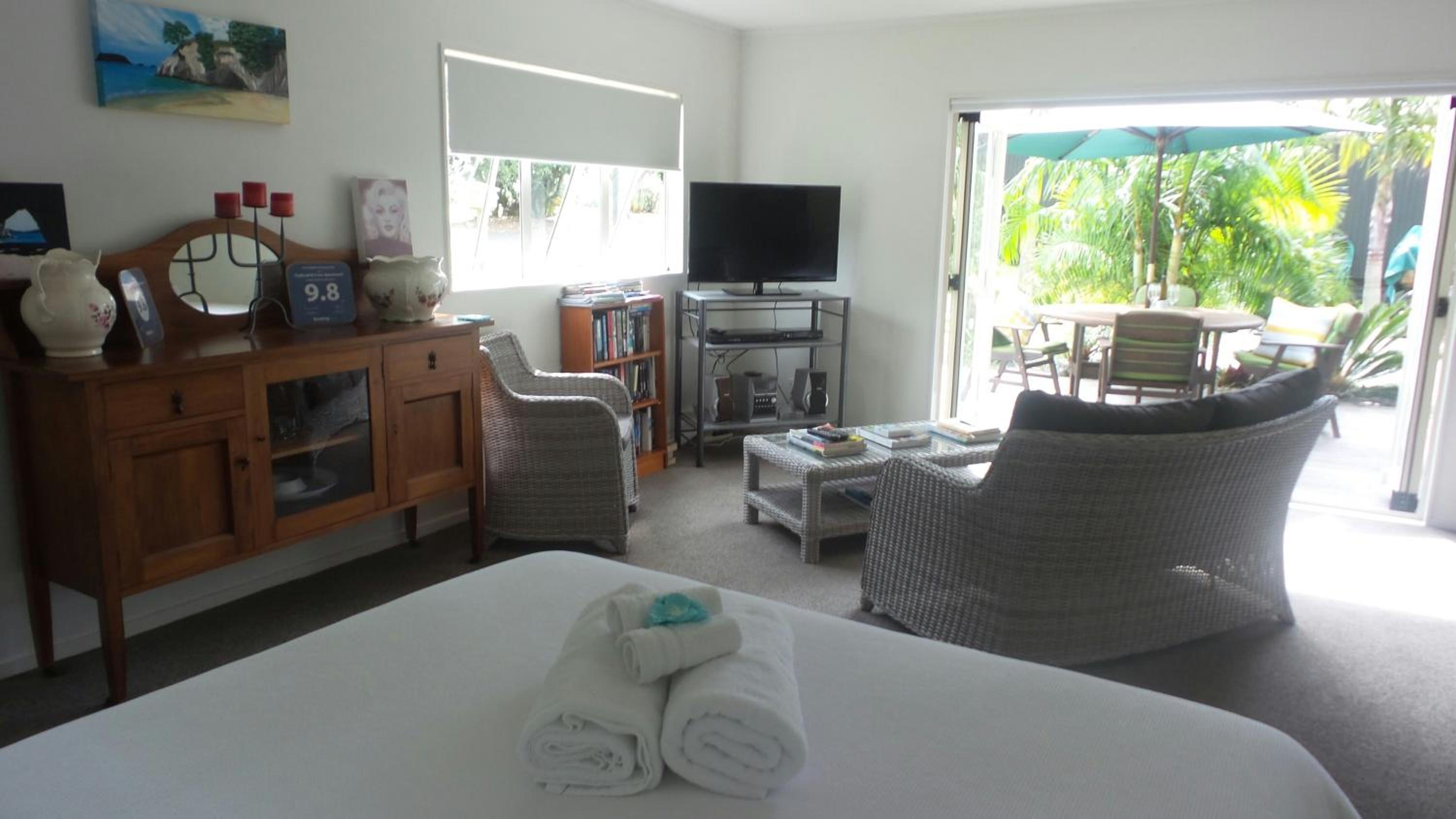 Cathedral Cove Apartment view 4