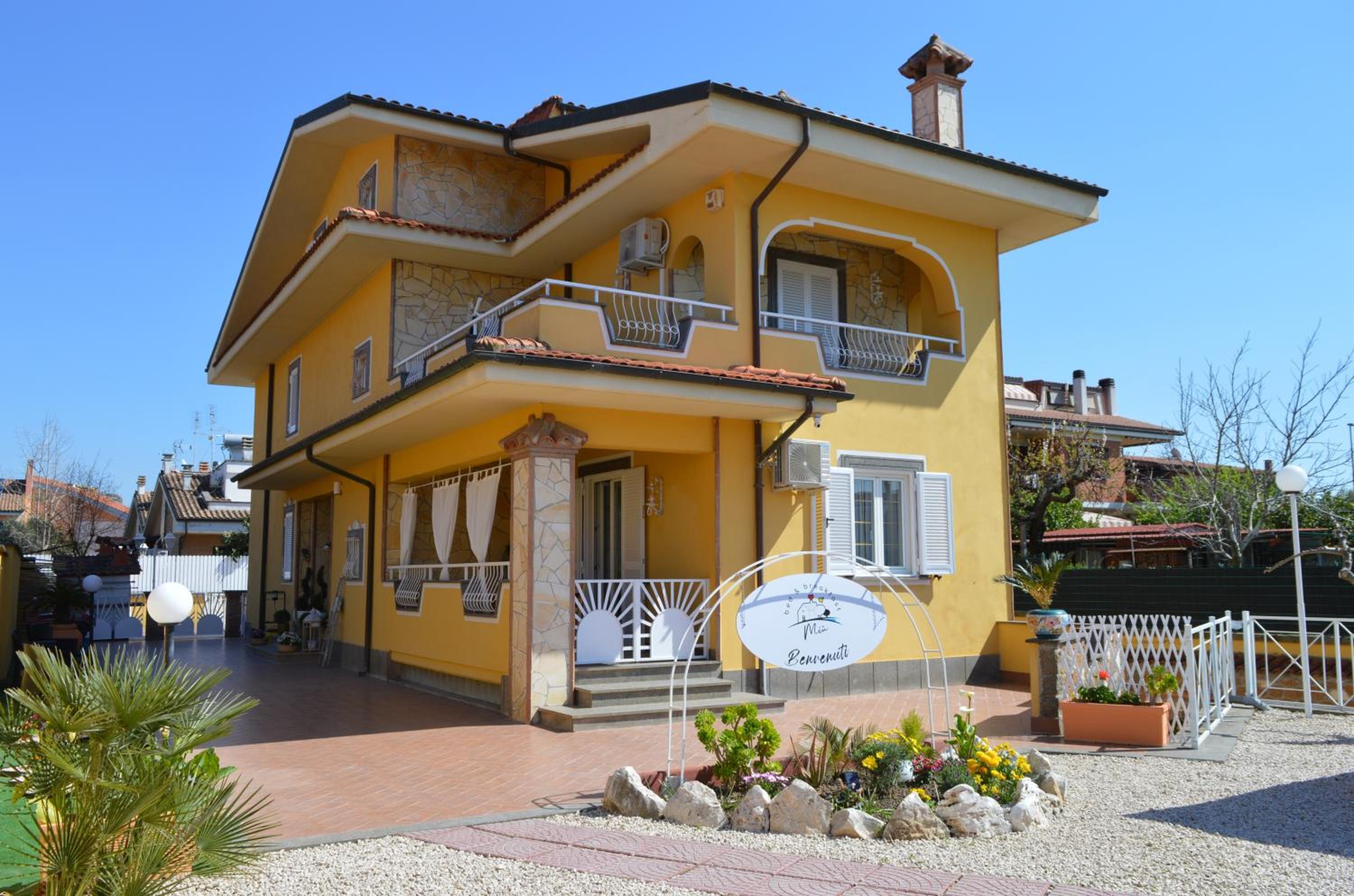 Miu' B&B , Ciampino , Villa con Piscina e Parcheggio Privato