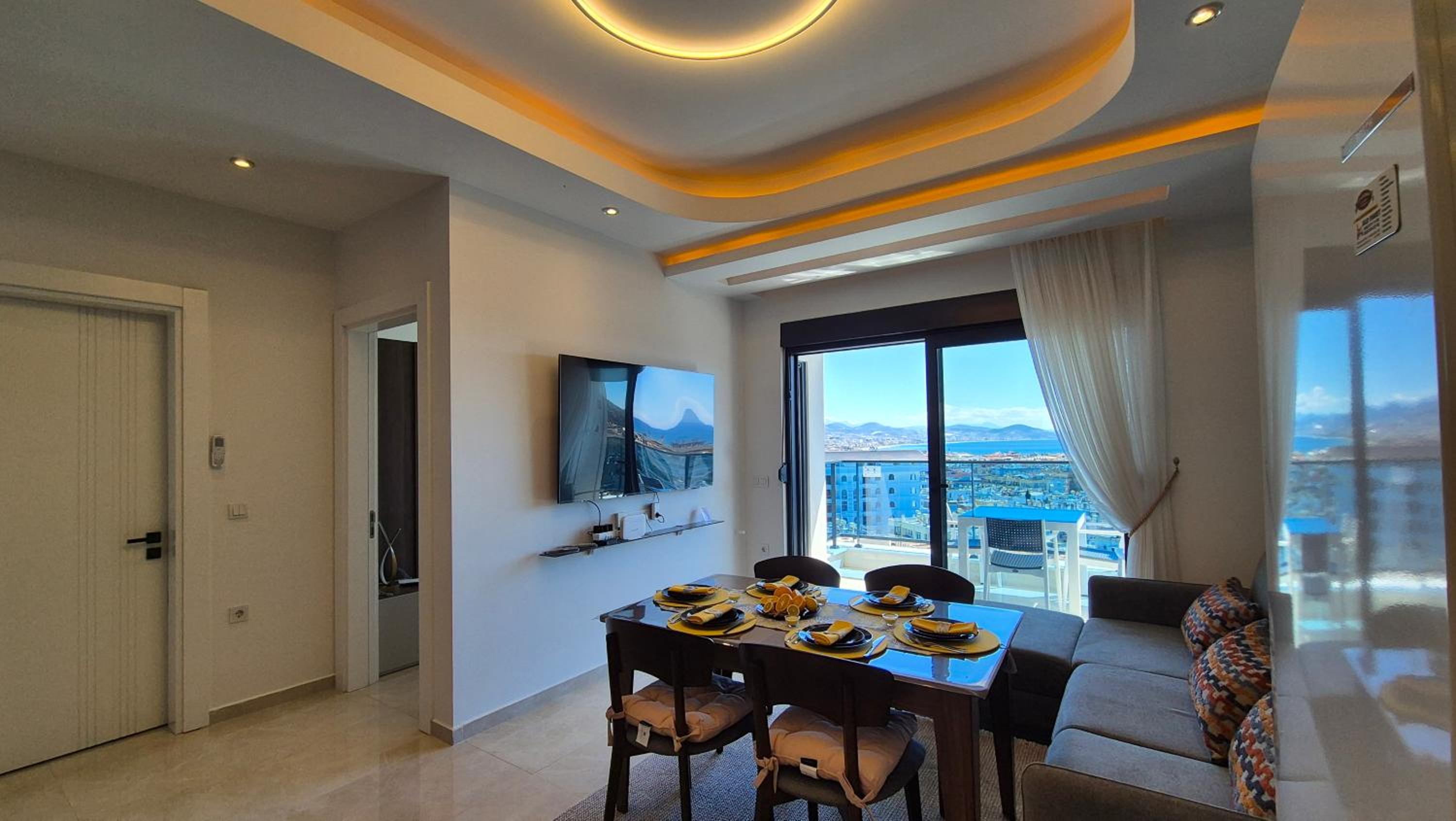 Luxury apartment with panoramic sea view emerald