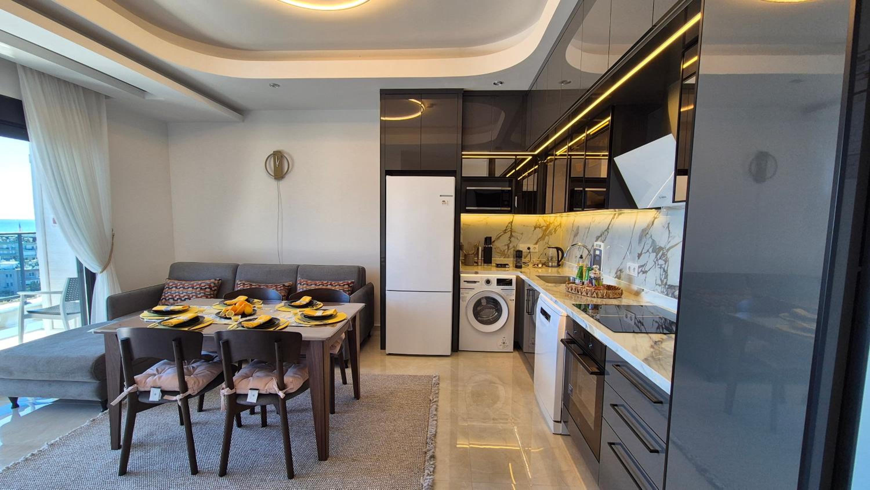 Luxury apartment with panoramic sea view emerald