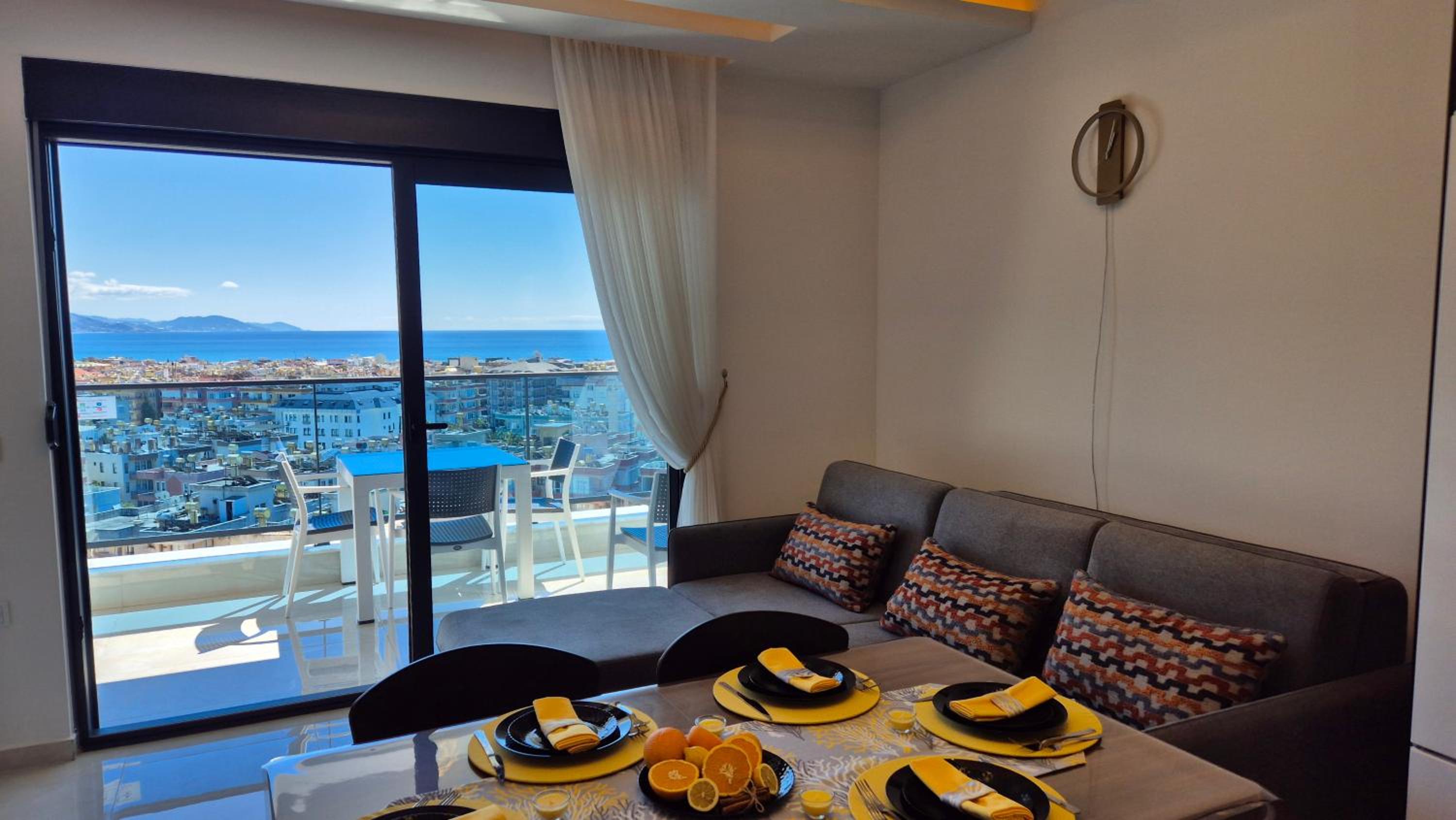 Luxury apartment with panoramic sea view emerald