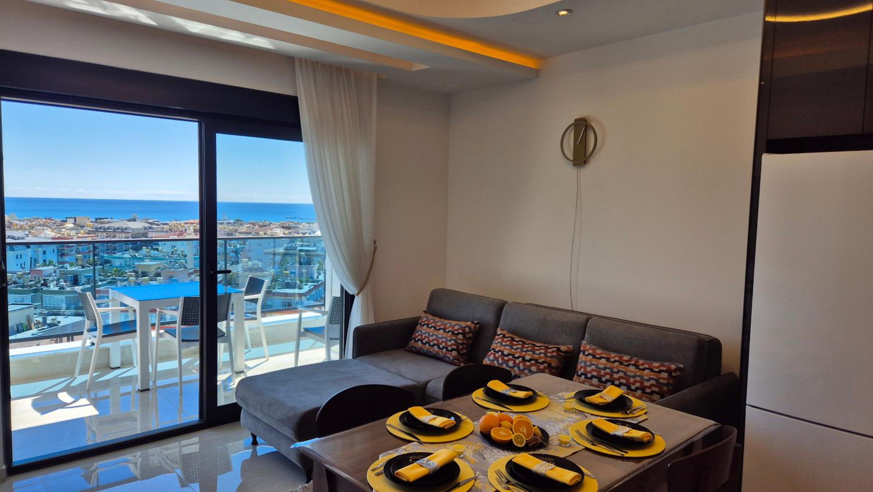 Luxury apartment with panoramic sea view emerald