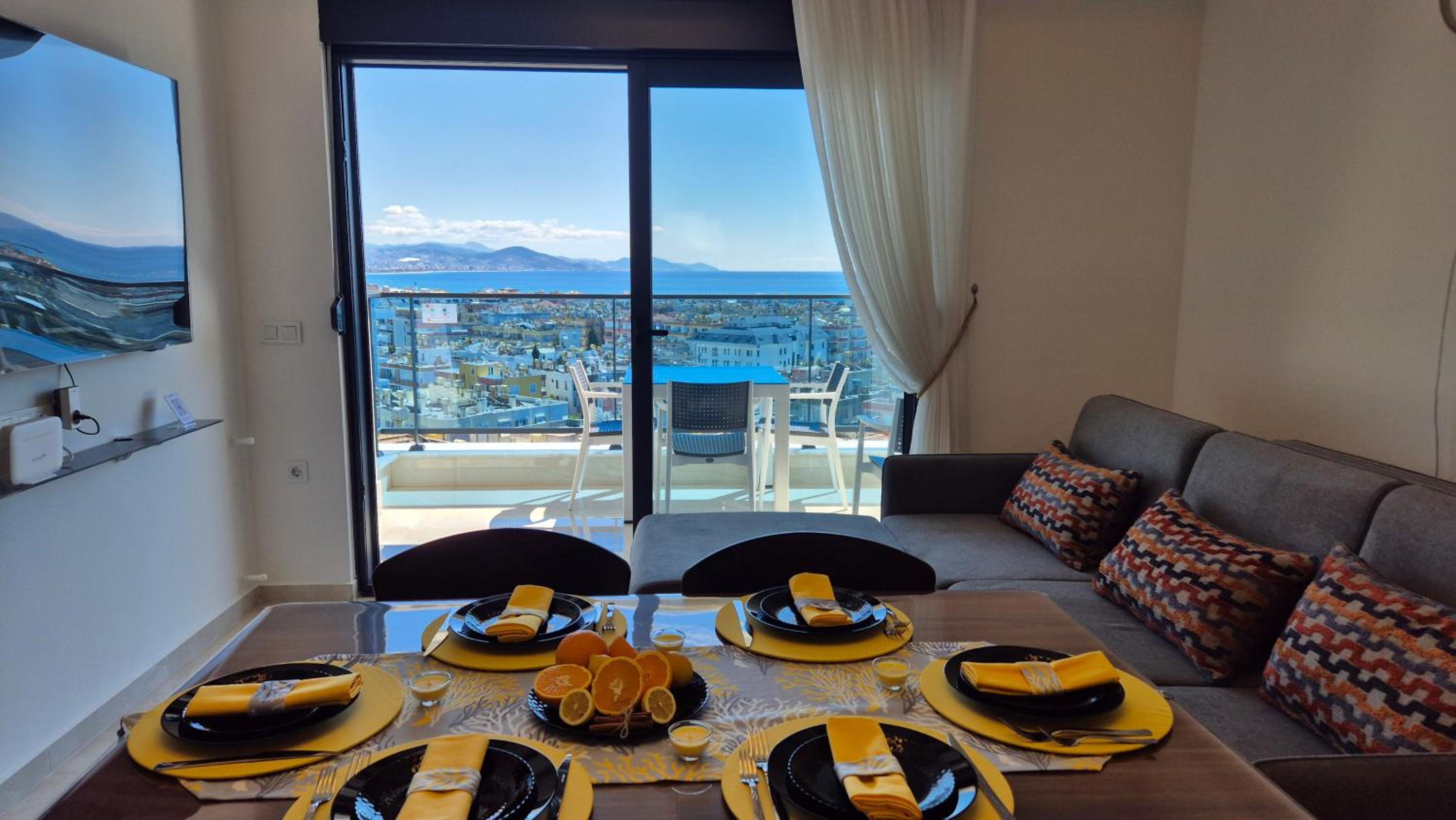Luxury apartment with panoramic sea view emerald