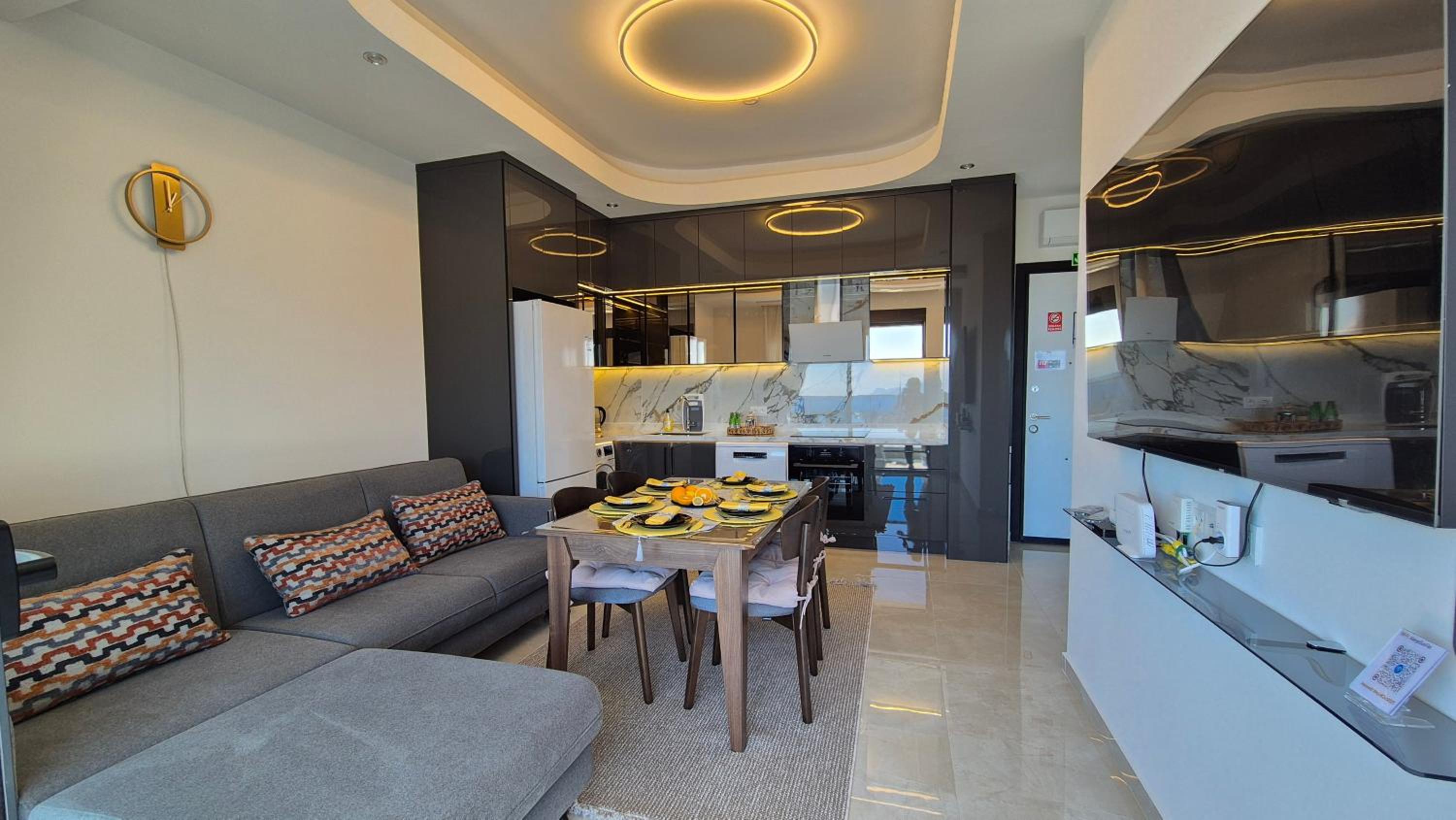 Luxury apartment with panoramic sea view emerald