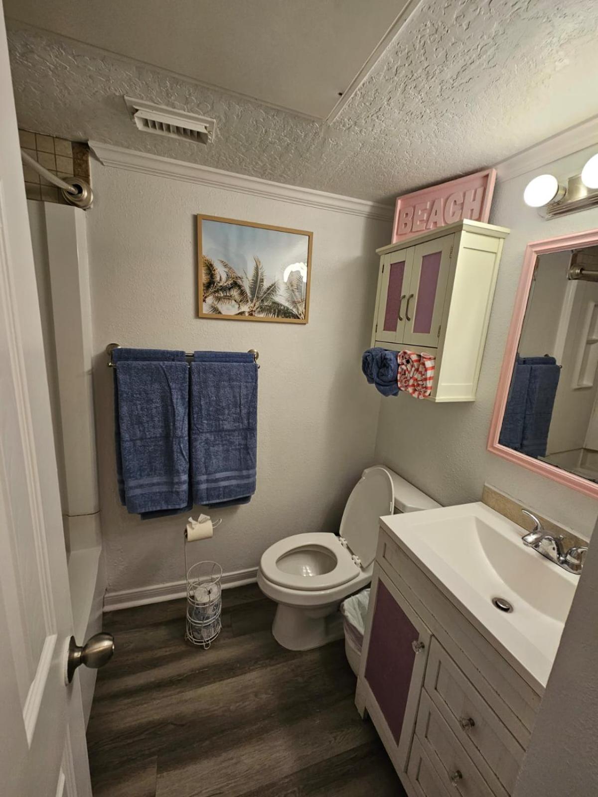 Ocean & Pool View - Hot Tubs - 2 Pools - Gym - Tennis ct - on seawall - Shoreline Stays 08