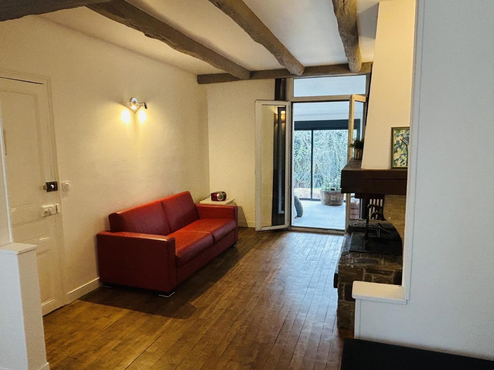 Grand Paris Cozy Stay Private Studios and Apartment Quick Access to Paris