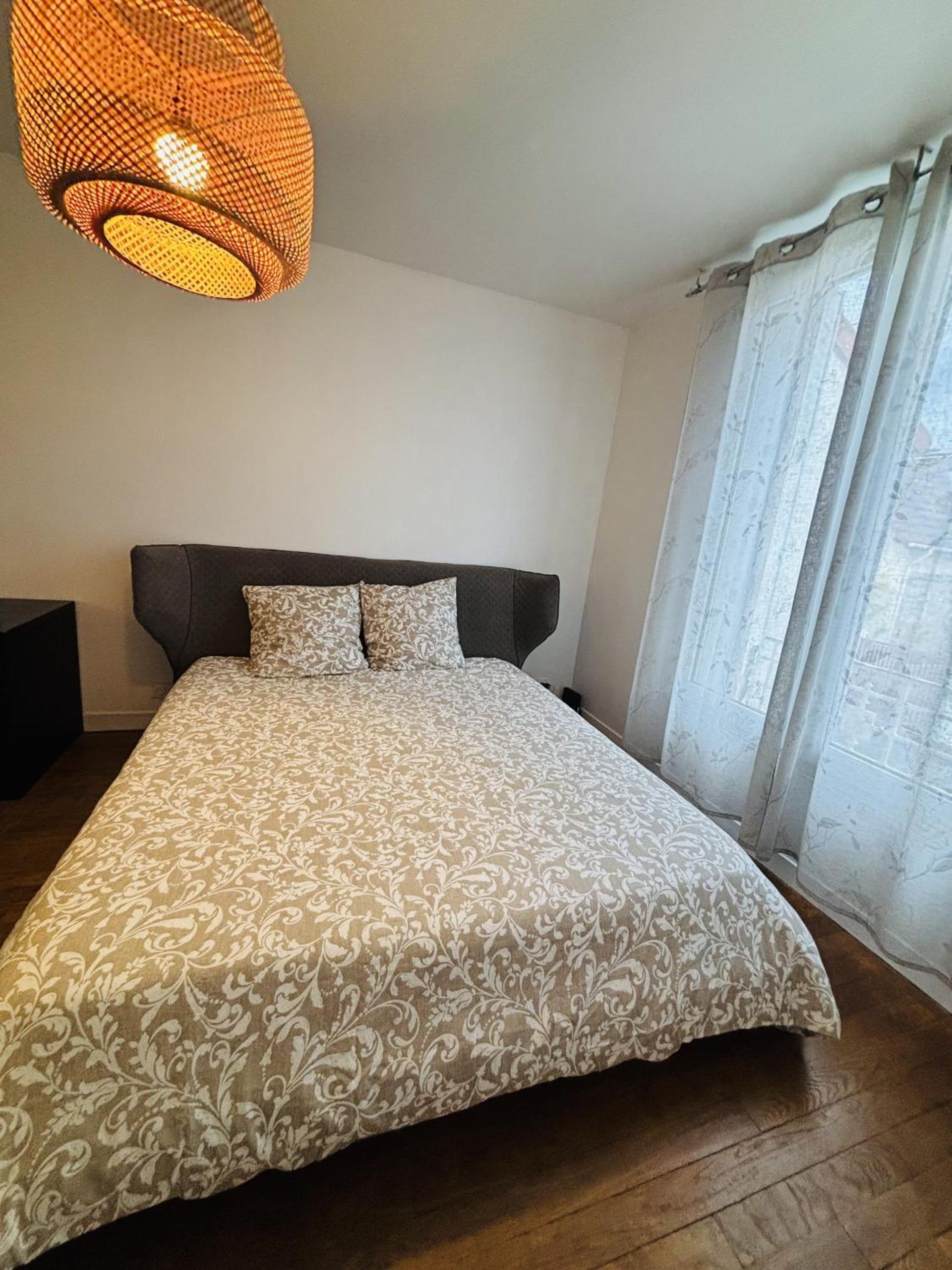 Grand Paris Cozy Stay Private Studios and Apartment Quick Access to Paris