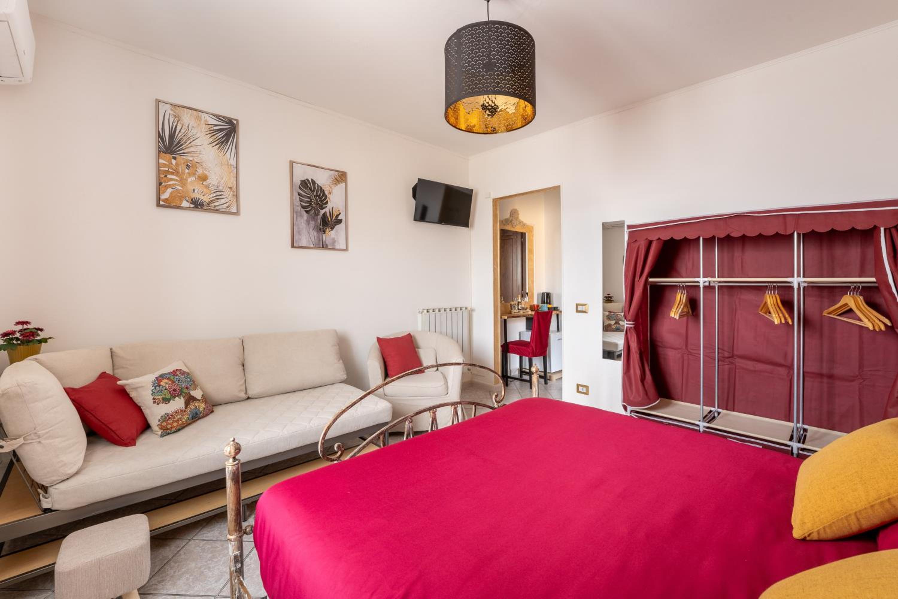 Miu' B&B , Ciampino , Villa con Piscina e Parcheggio Privato