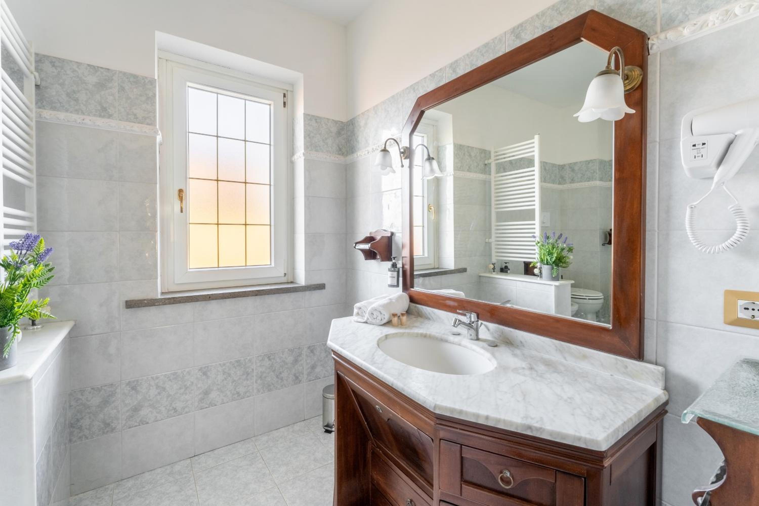 Miu' B&B , Ciampino , Villa con Piscina e Parcheggio Privato