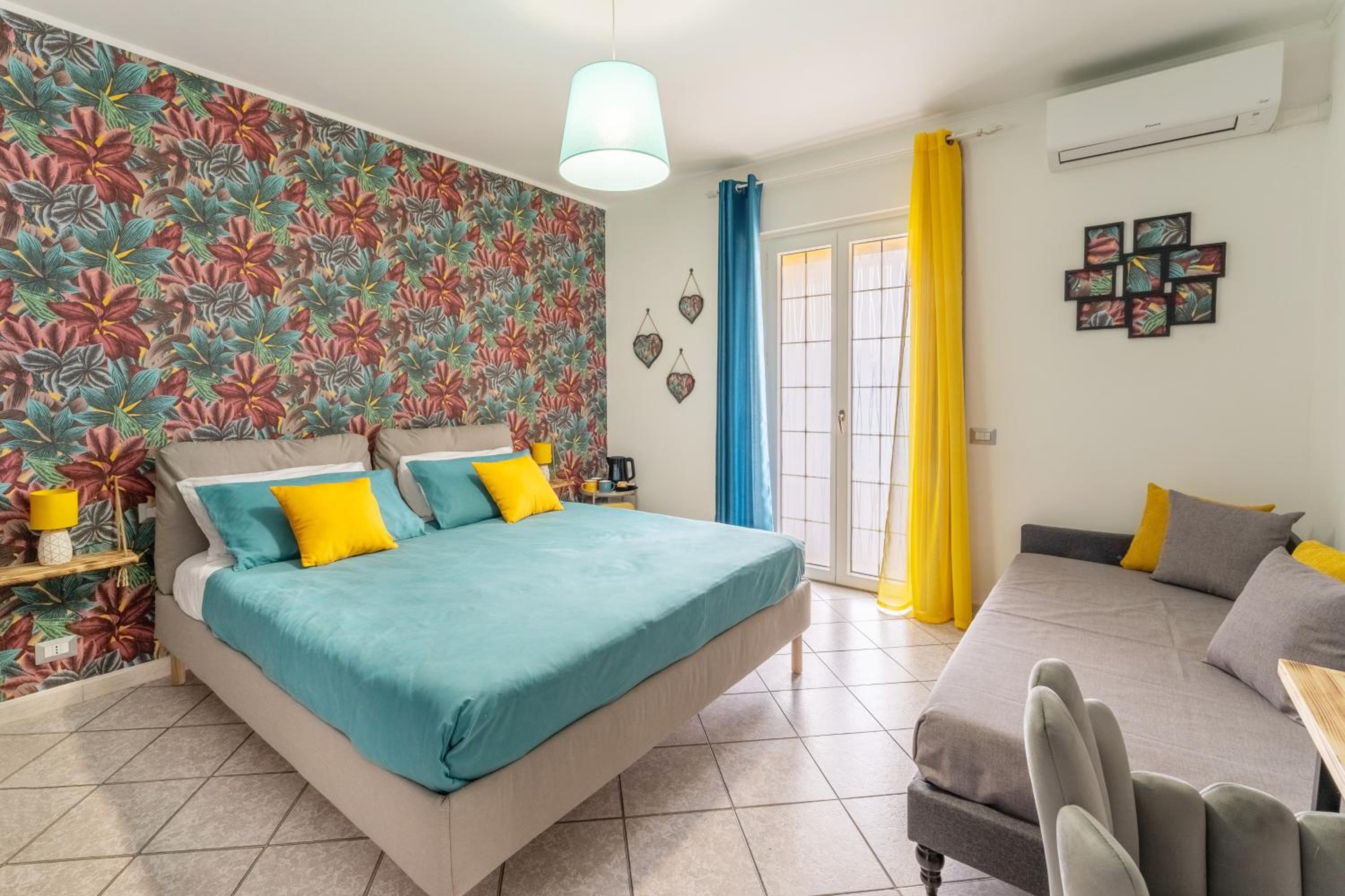 Miu' B&B , Ciampino , Villa con Piscina e Parcheggio Privato