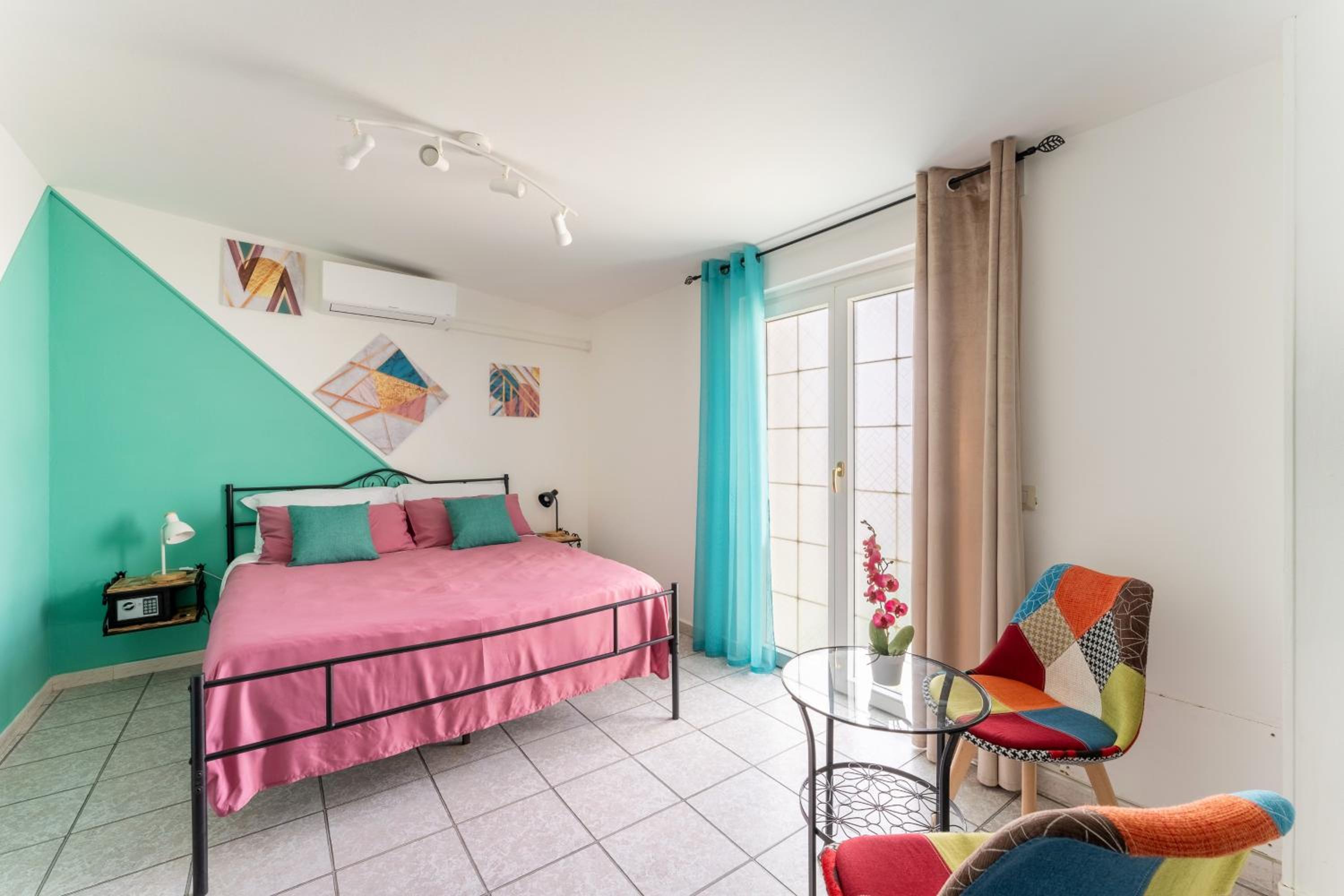Miu' B&B , Ciampino , Villa con Piscina e Parcheggio Privato