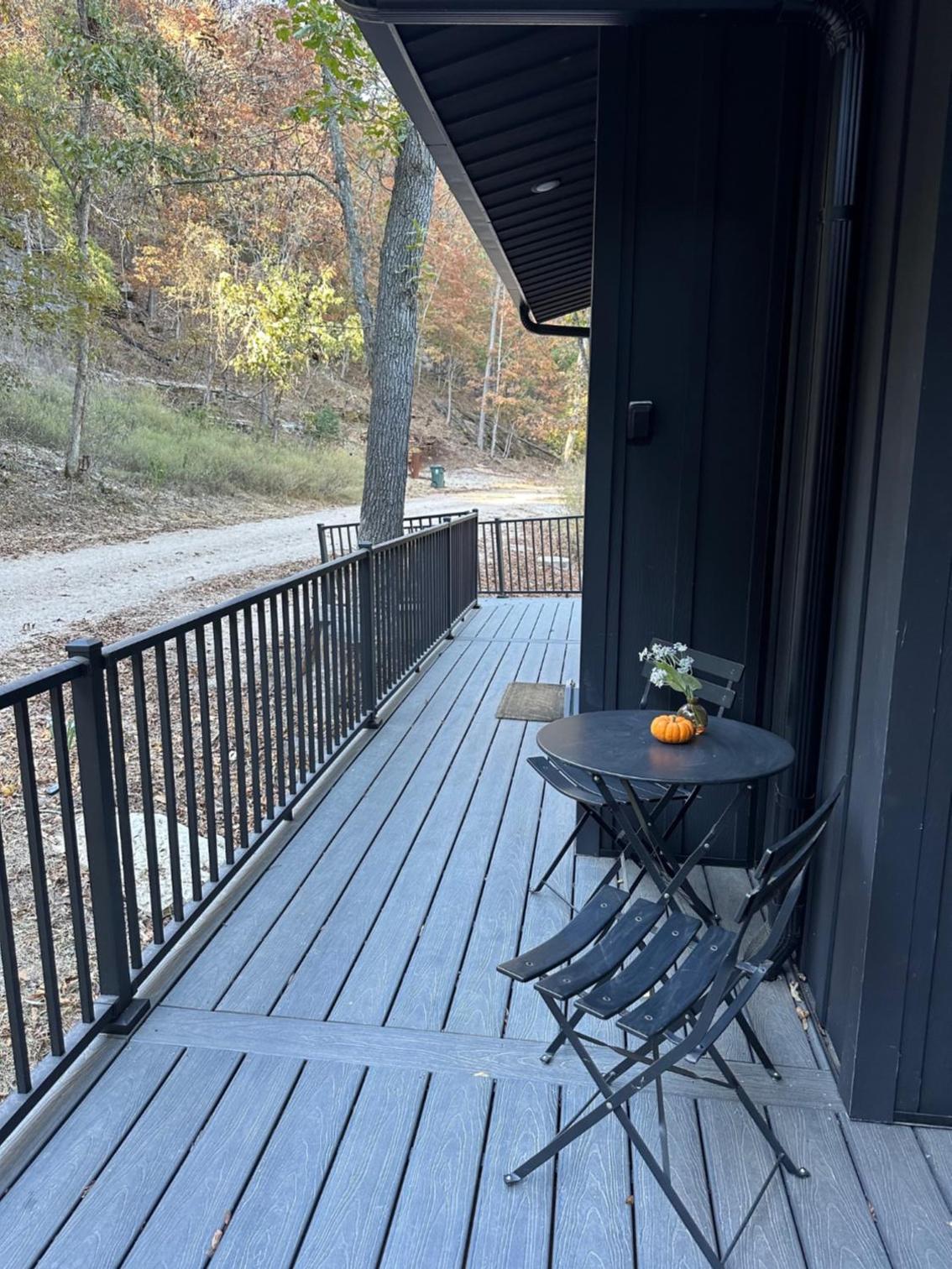 Firefly1 - luxury treehouse, hot tub, lake access