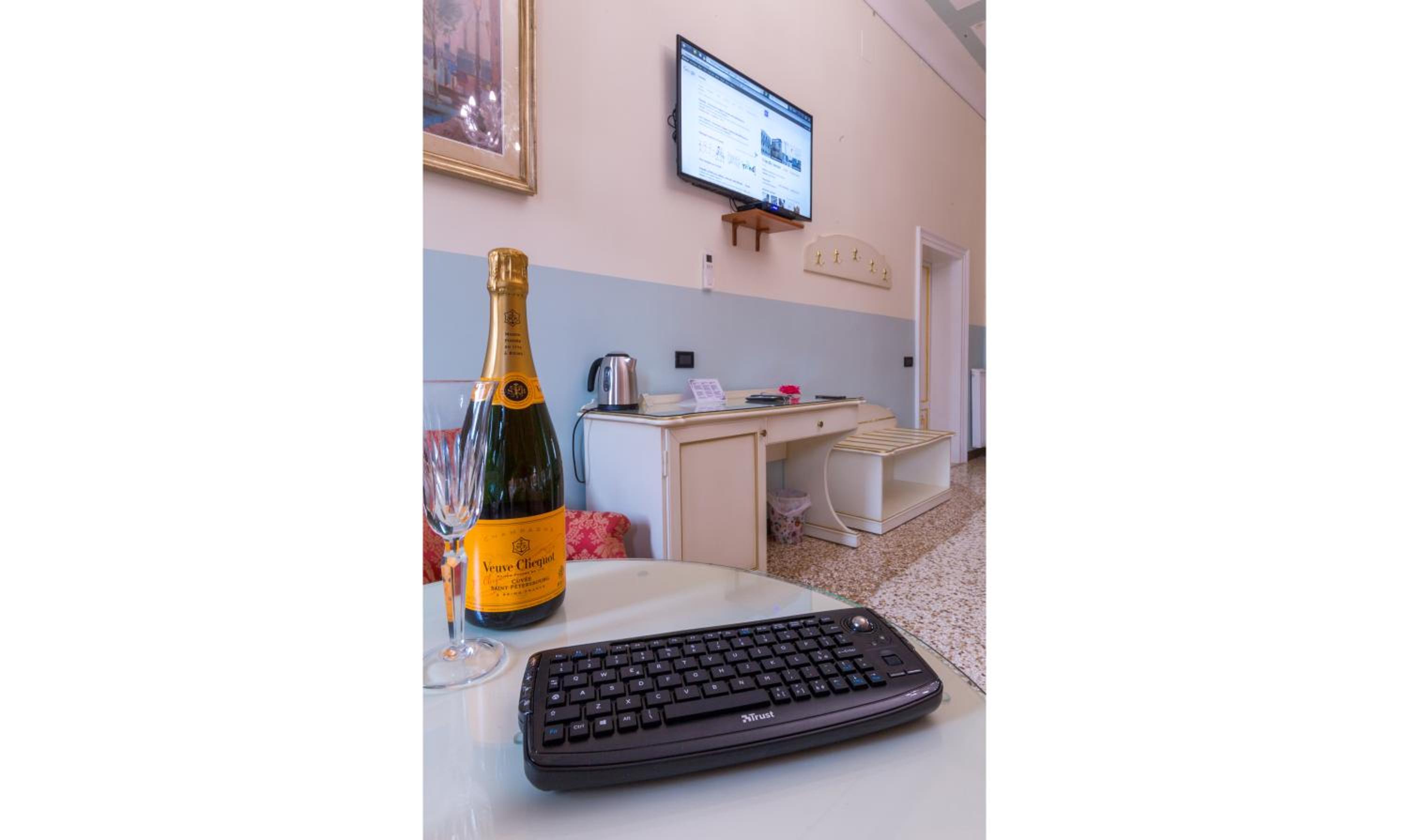 Friendly Venice Suites