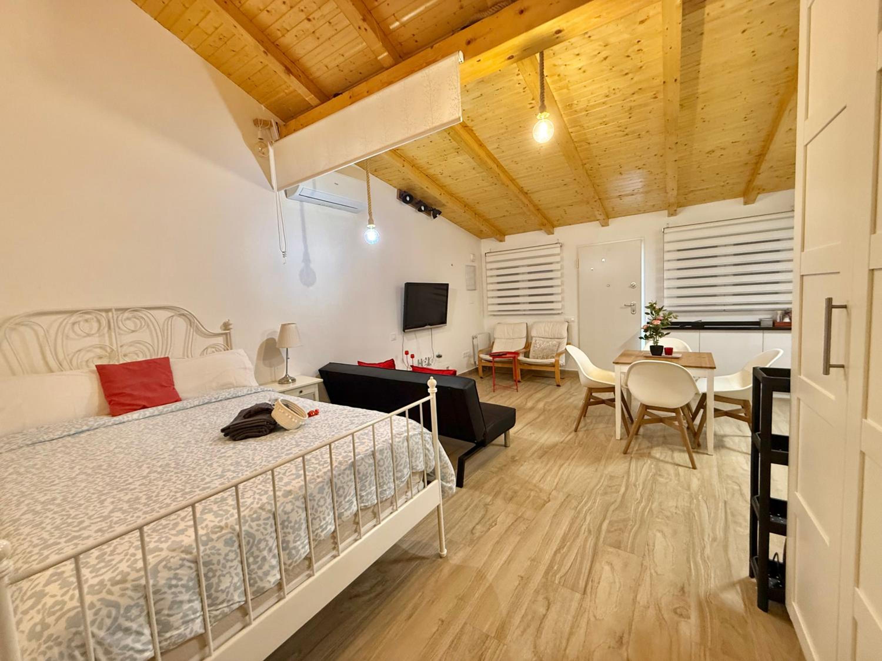 Rosa HOME, Casa completa independiente