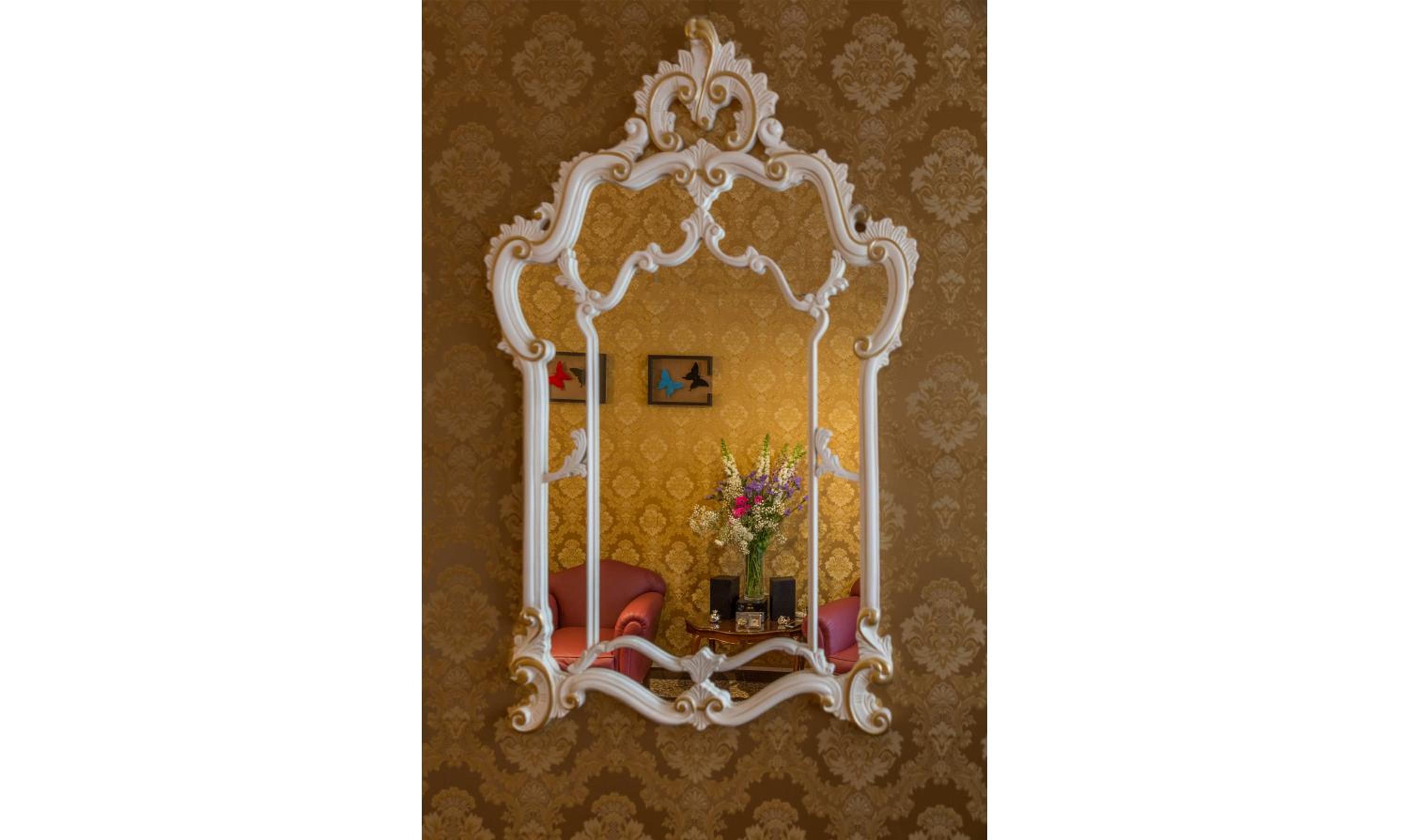 Friendly Venice Suites
