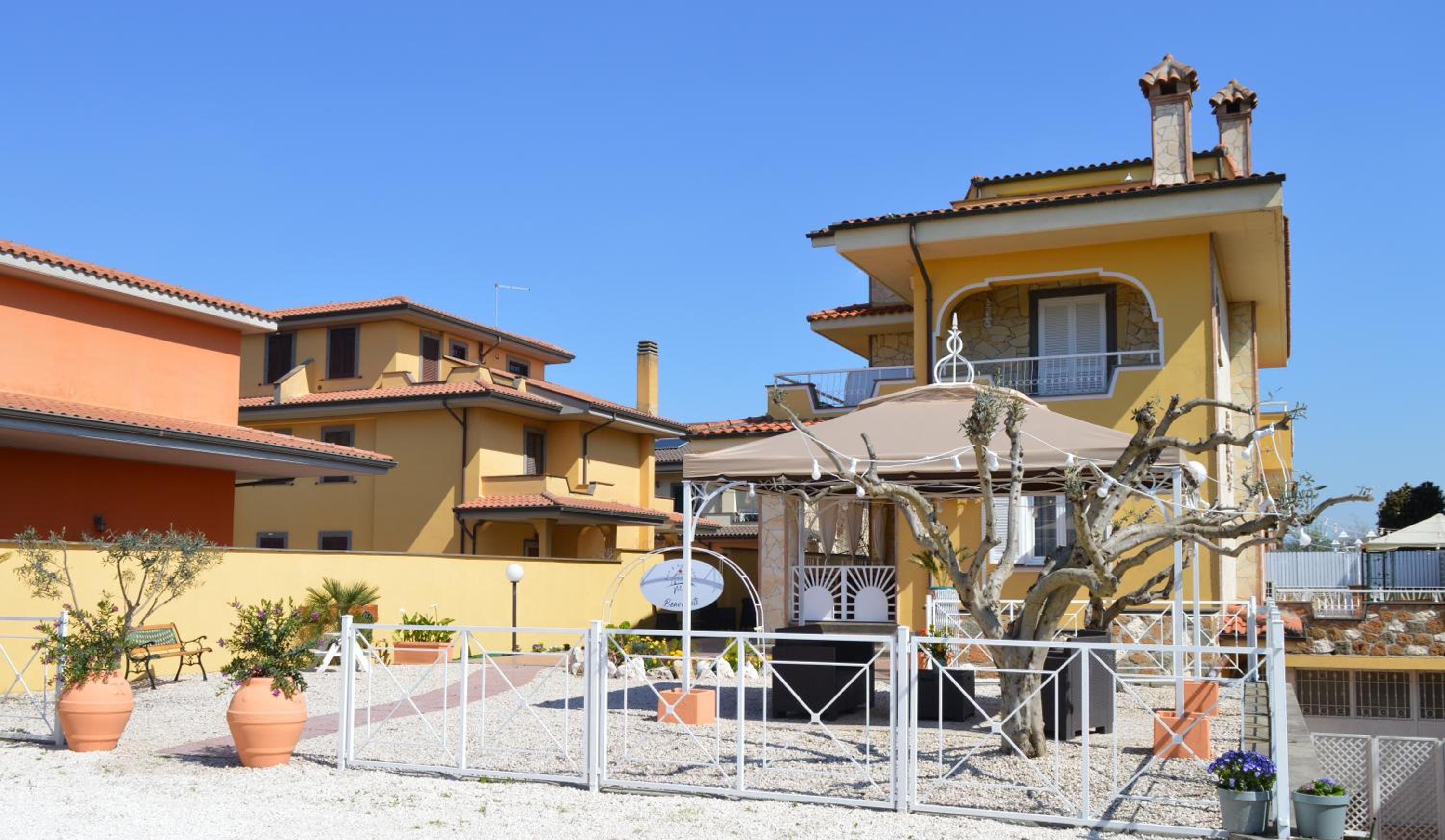 Miu' B&B , Ciampino , Villa con Piscina e Parcheggio Privato