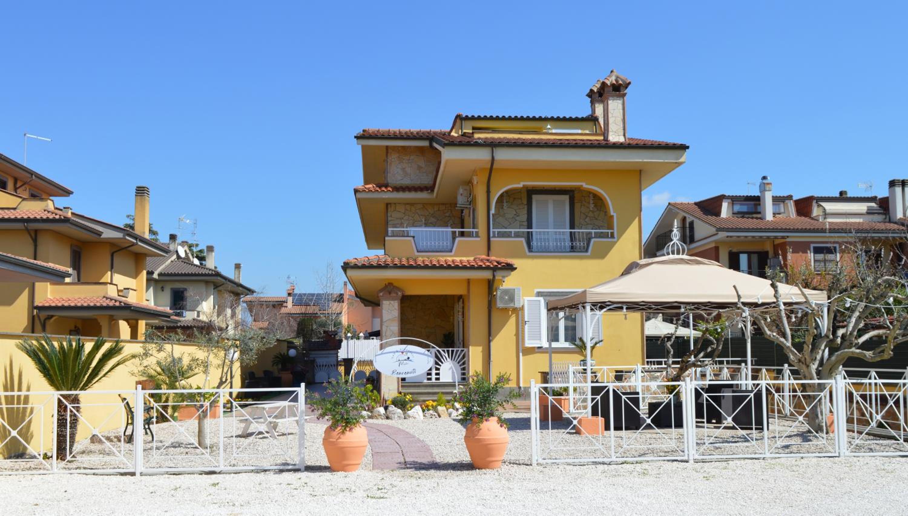 Miu' B&B , Ciampino , Villa con Piscina e Parcheggio Privato