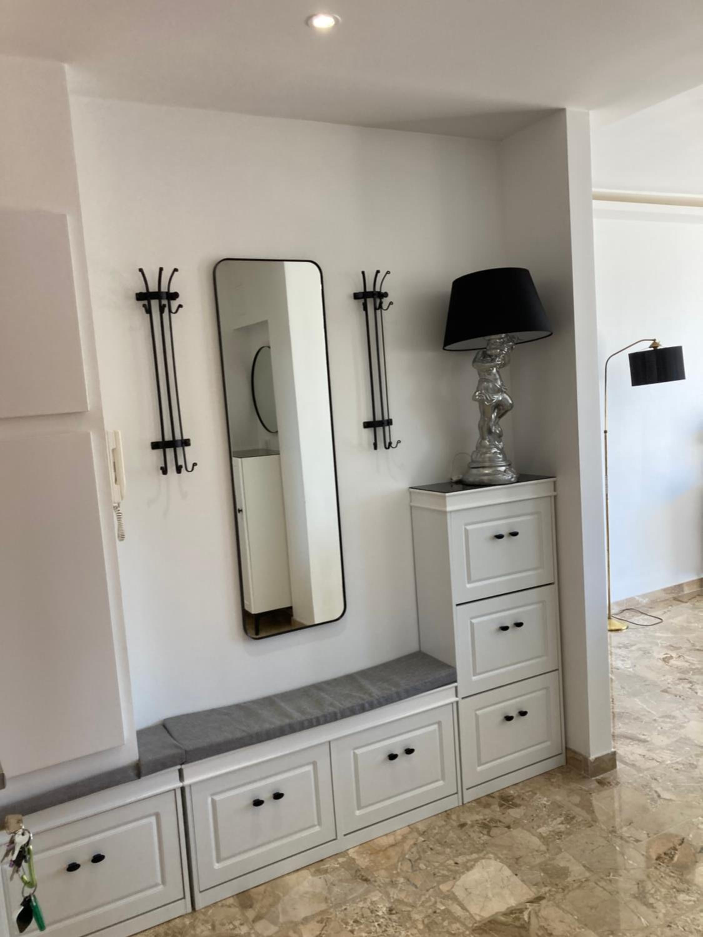 Cannes Sea View, by Beach, Private Room in Shared 3-Bedroom Apartment, Private Bathroom & Balcony,, Chambre avec salle de bain privative & balcon, chez l'h