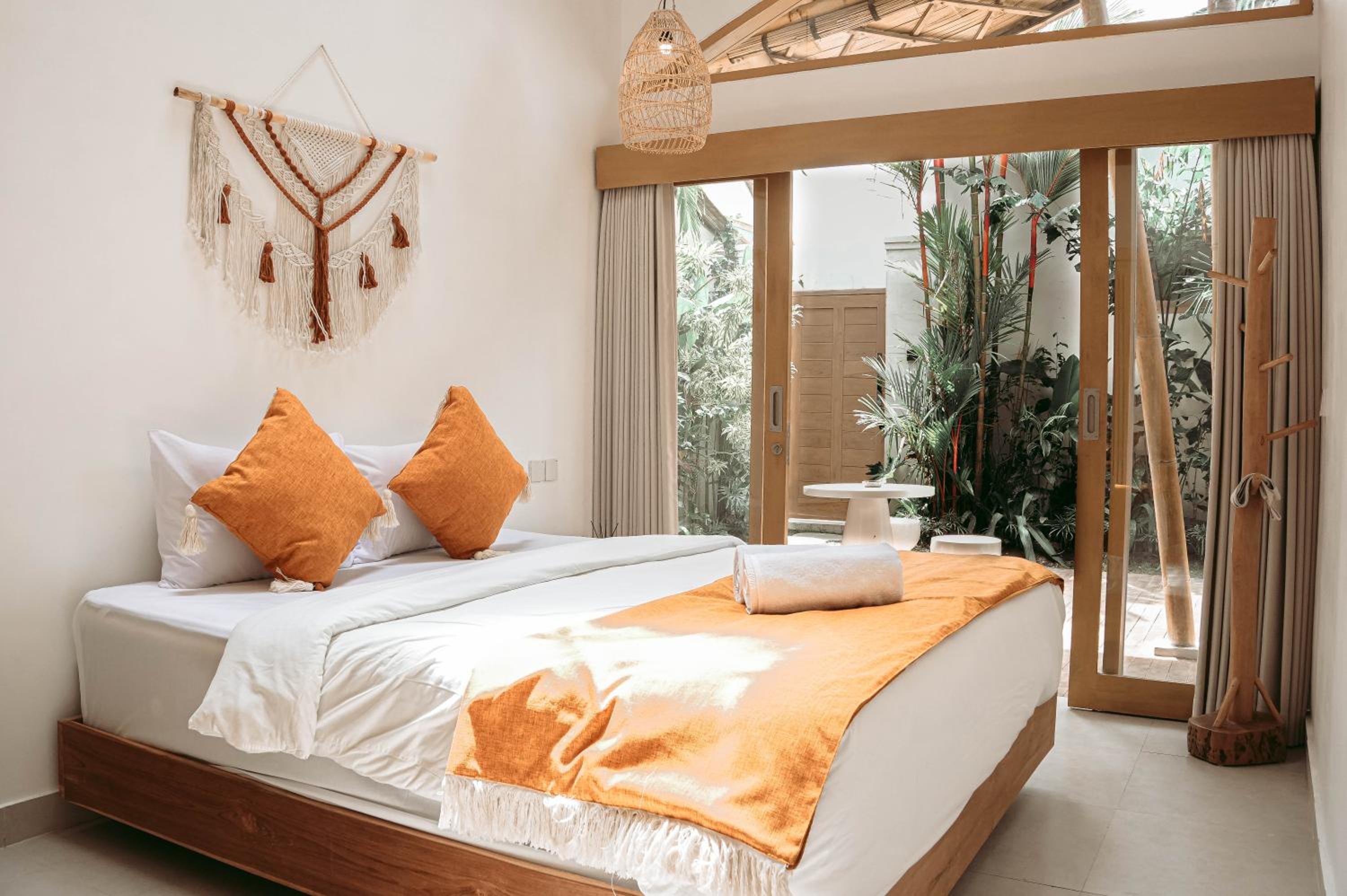 The Pearl of Canggu - 3BR Villa in Kerobokan