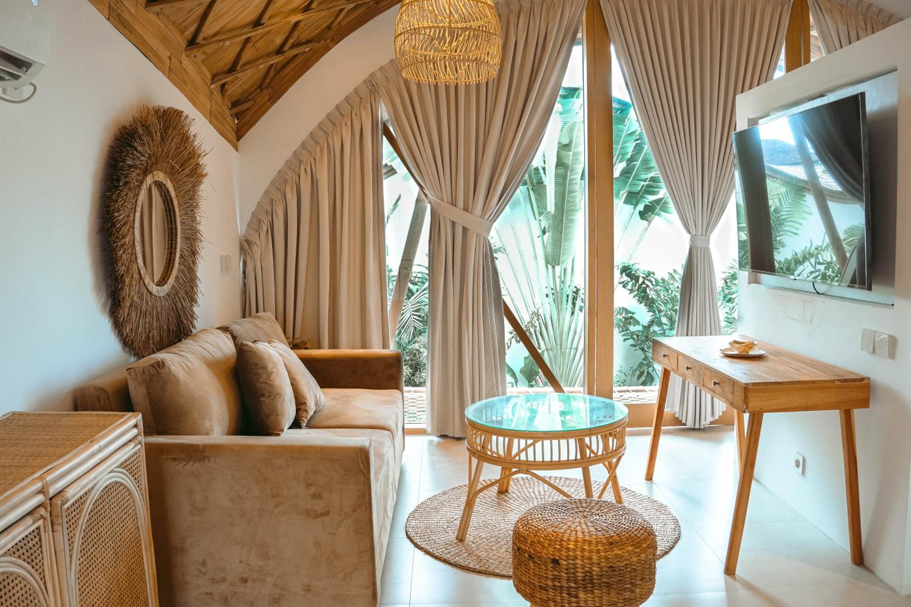 The Pearl of Canggu - 3BR Villa in Kerobokan